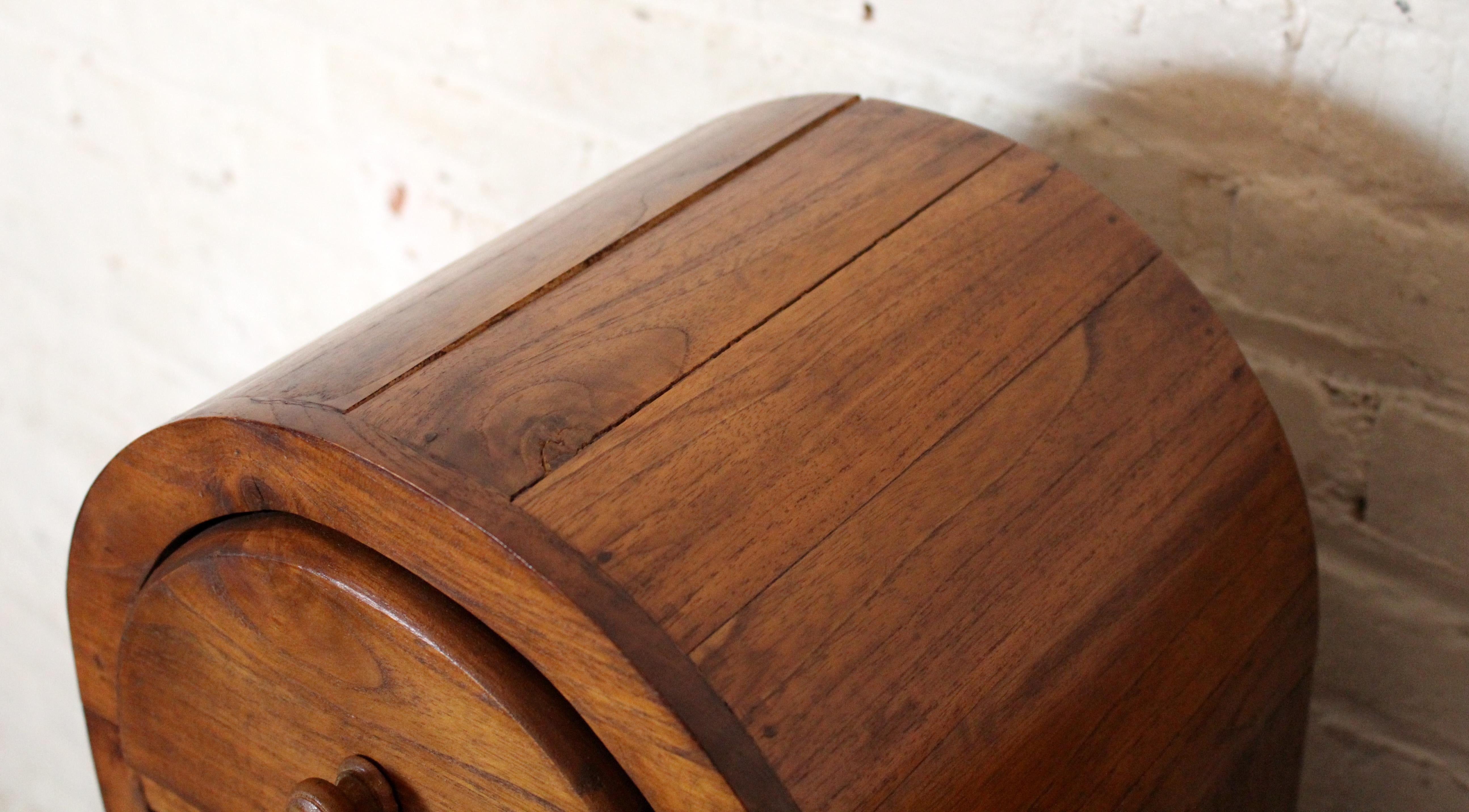 Coppia di cassapanche per lingerie in teak ad arco d'epoca in vendita 8