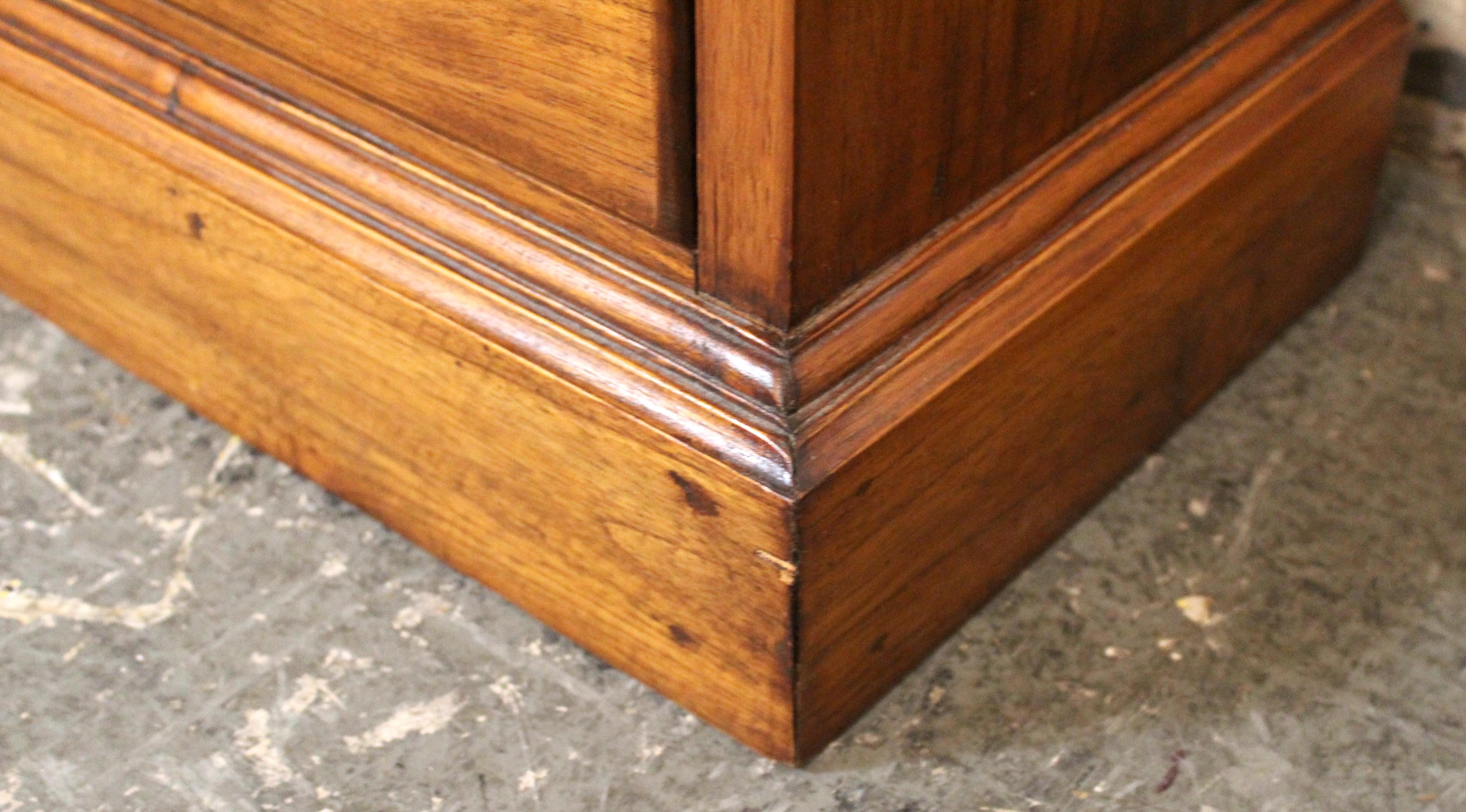 Coppia di cassapanche per lingerie in teak ad arco d'epoca in vendita 9