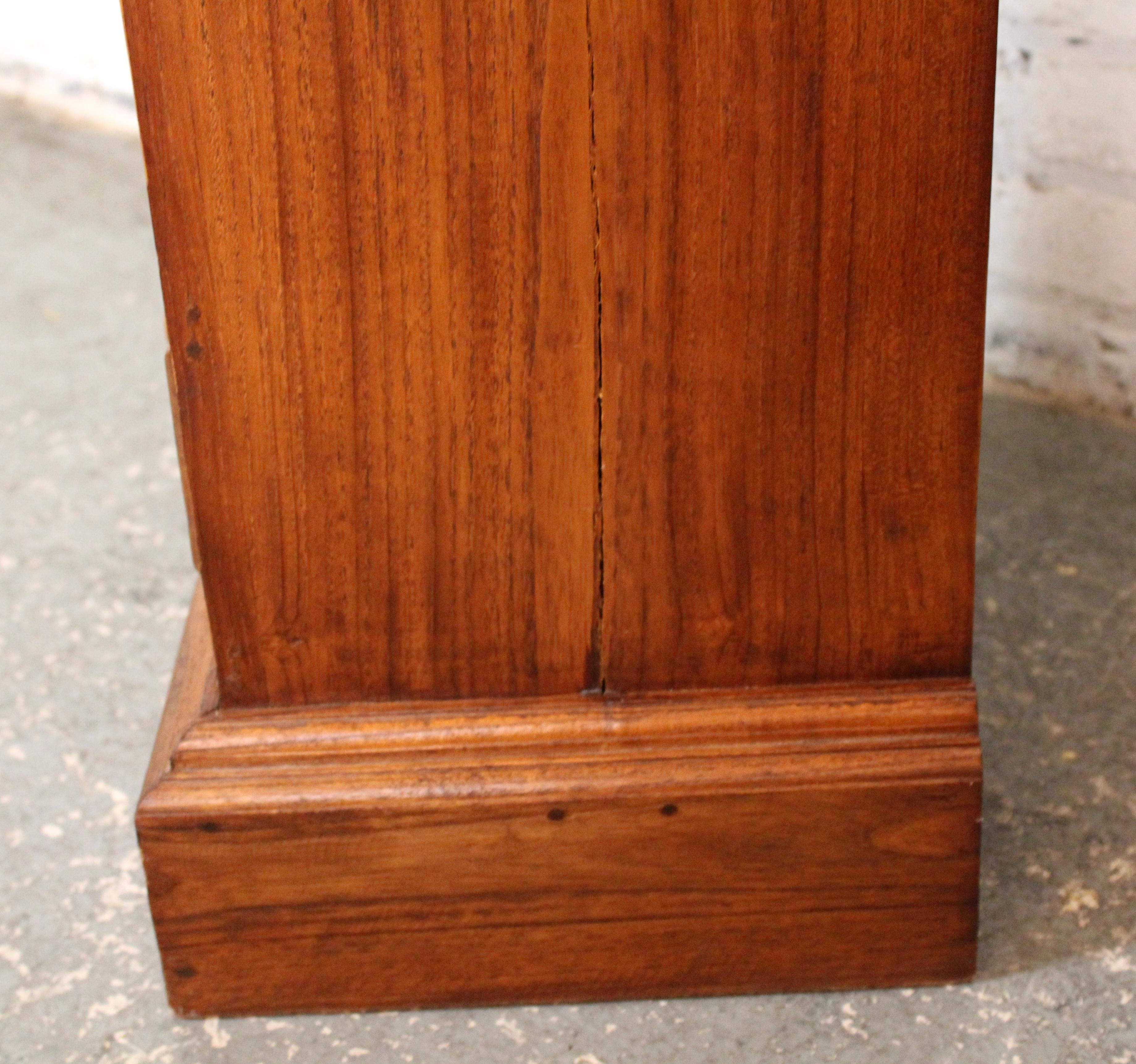Coppia di cassapanche per lingerie in teak ad arco d'epoca in vendita 10