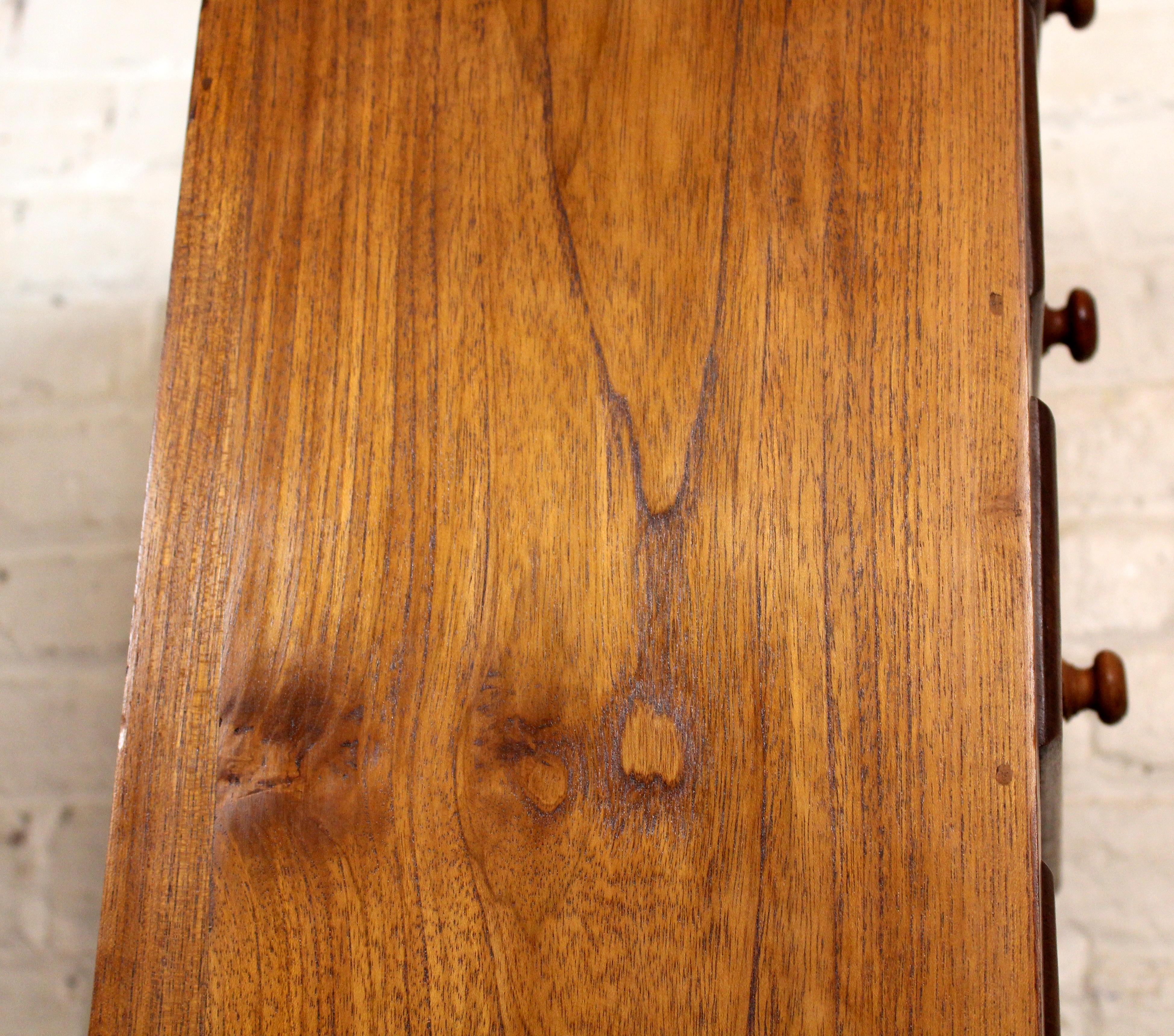 Coppia di cassapanche per lingerie in teak ad arco d'epoca in vendita 11