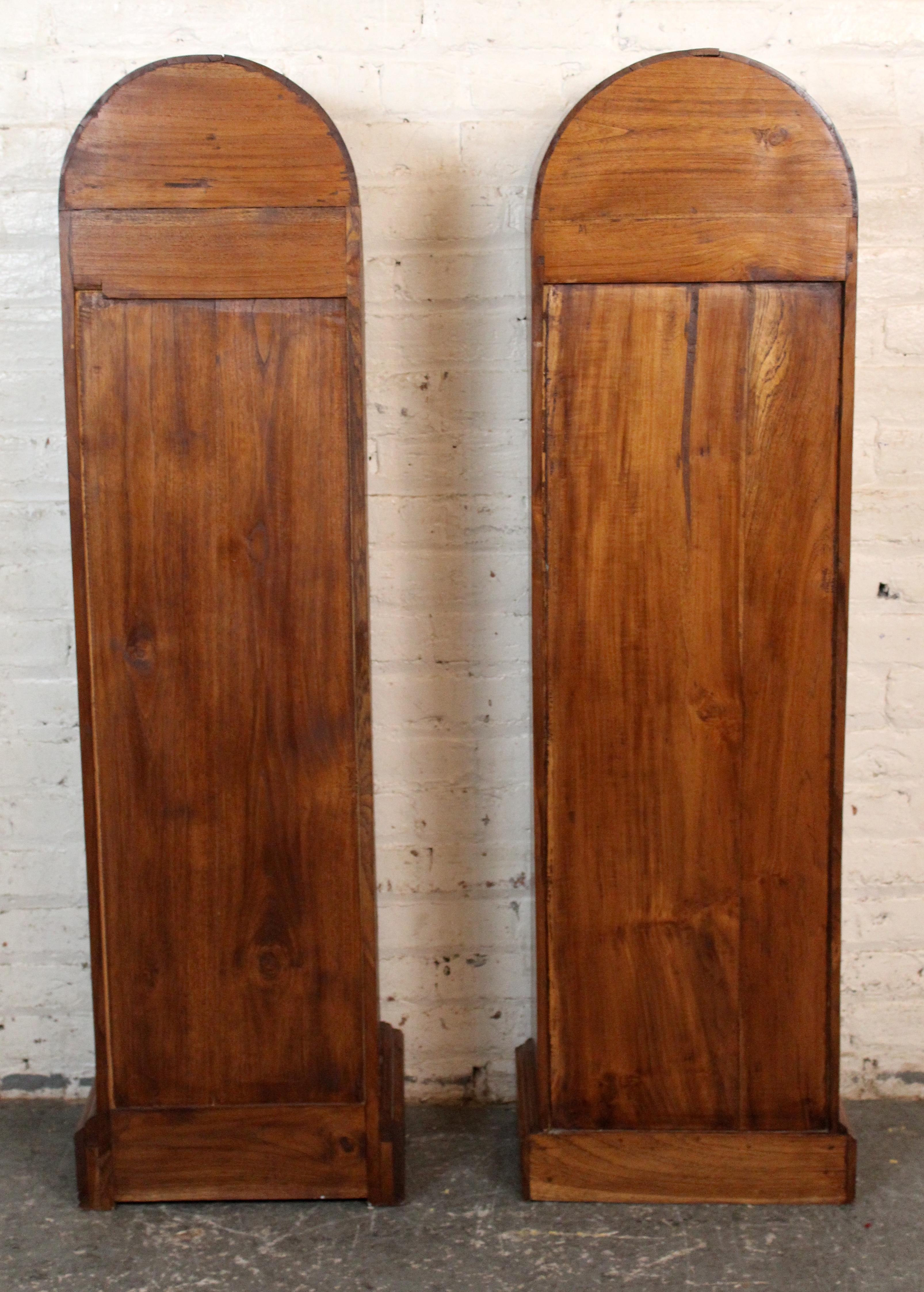 Asiatico Coppia di cassapanche per lingerie in teak ad arco d'epoca in vendita