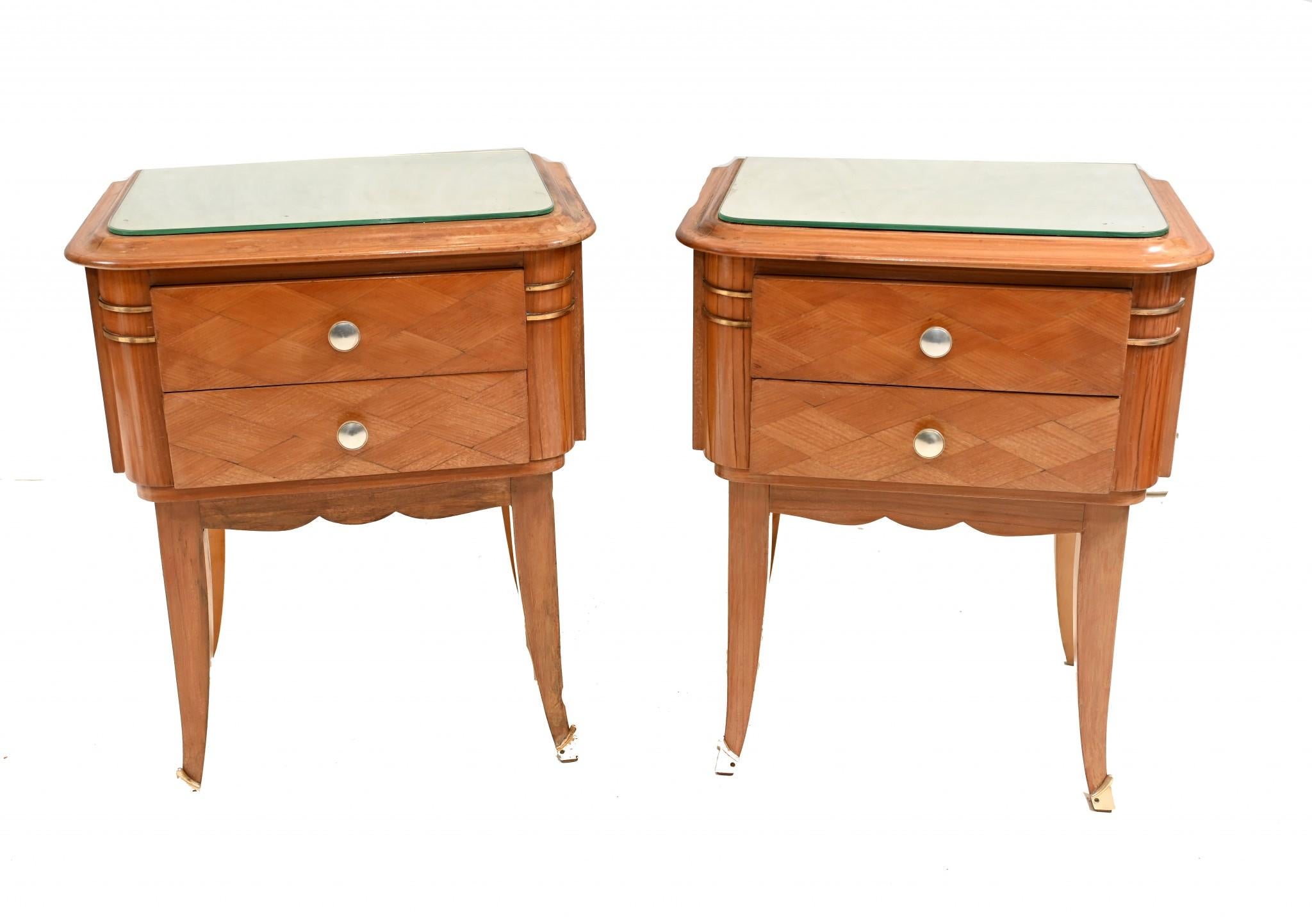 Pair Vintage Art Deco Bedside Cabinets, 1930s In Good Condition For Sale In Potters Bar, GB