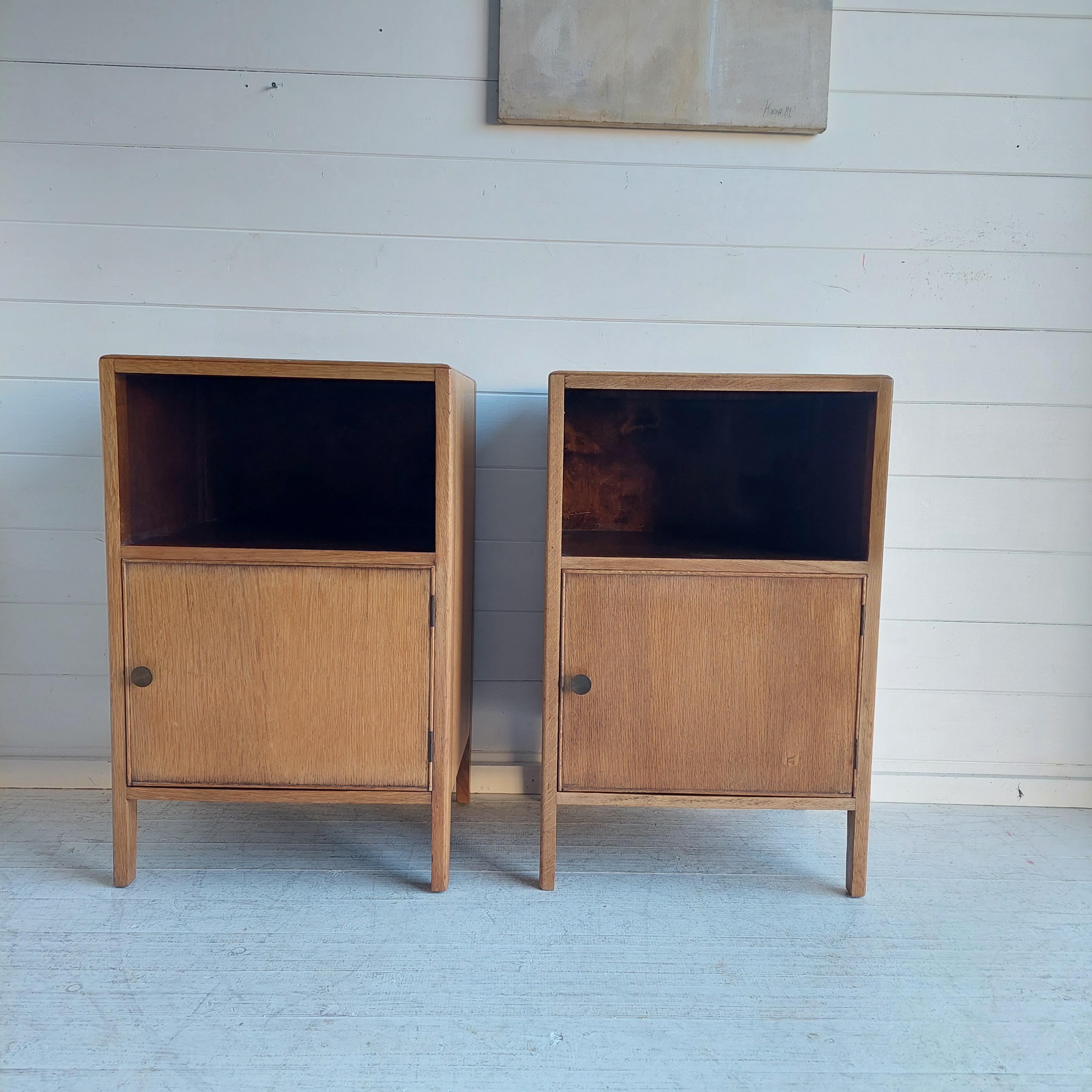 Pair Vintage Art Deco Bedside Cabinets Tables By Utility Furniture, 1940s In Good Condition In Leamington Spa, GB