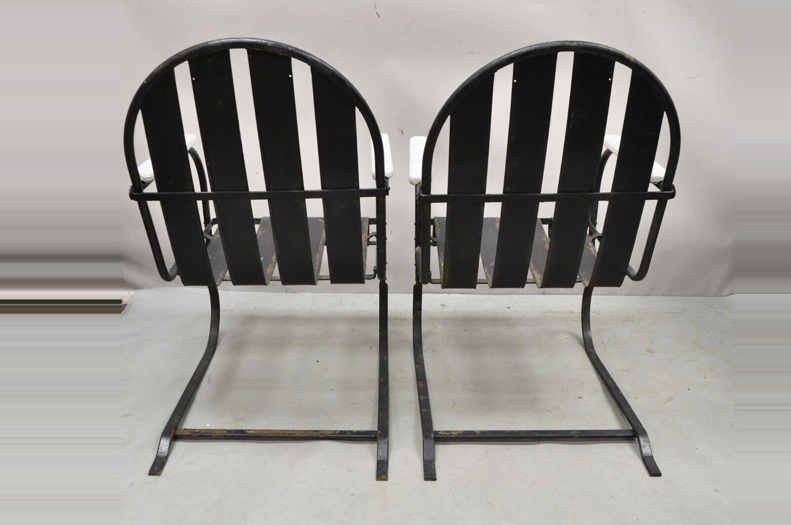 Paar Vintage Art-Déco-Terrassenstühle aus schwarzem und weißem Stahl mit Metalllatten im Angebot 5
