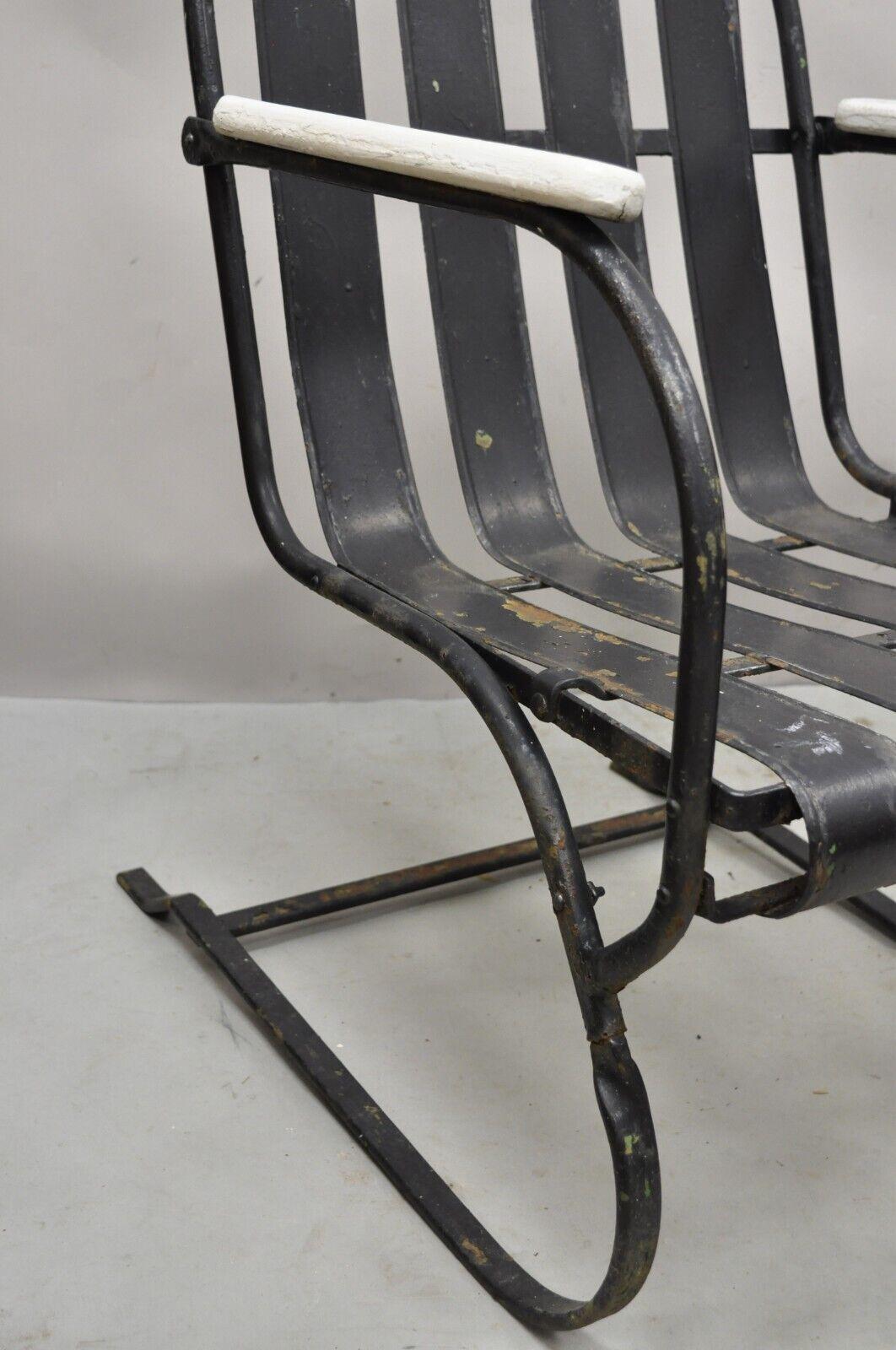 Paar Vintage Art-Déco-Terrassenstühle aus schwarzem und weißem Stahl mit Metalllatten im Angebot 6