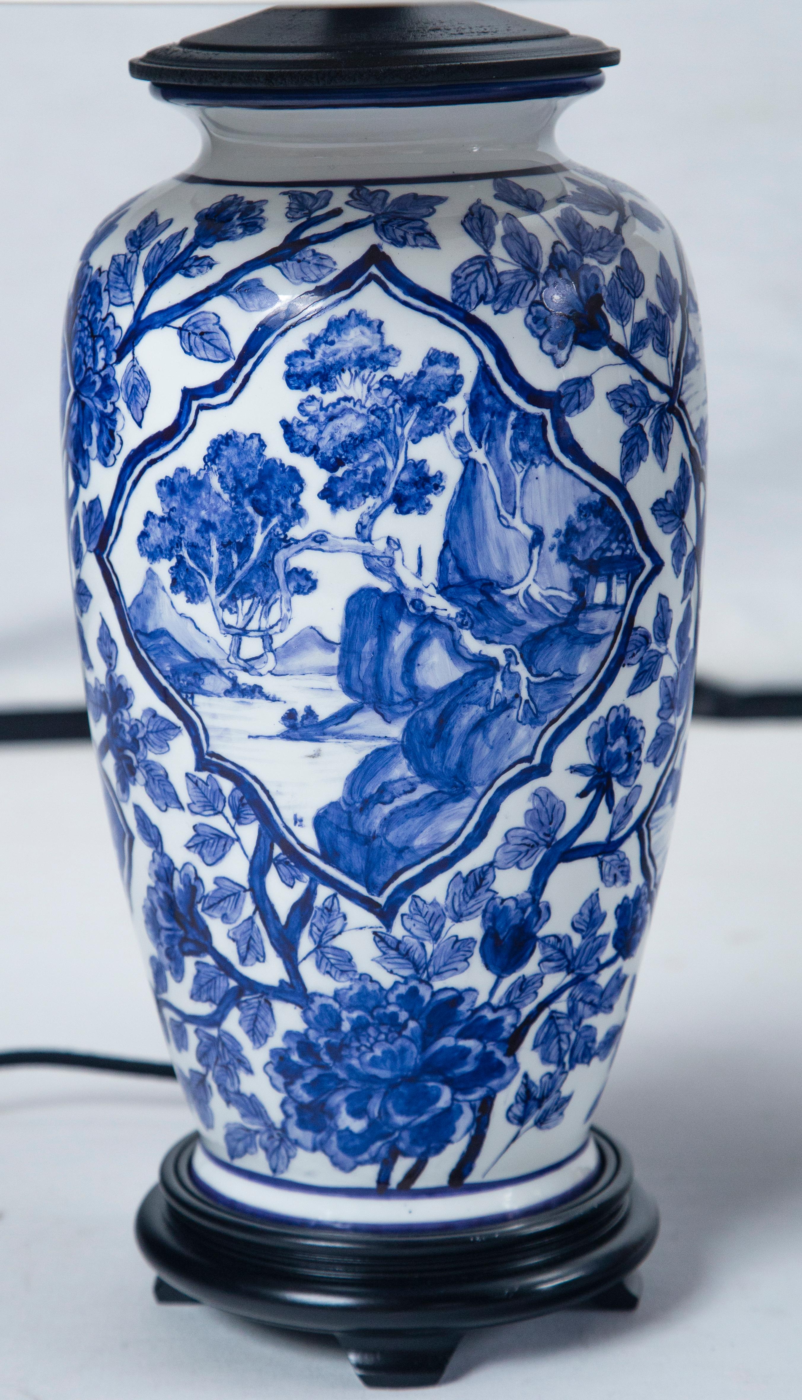Coppia di lampade asiatiche vintage in ceramica, 20° secolo In condizioni buone in vendita a Chappaqua, NY