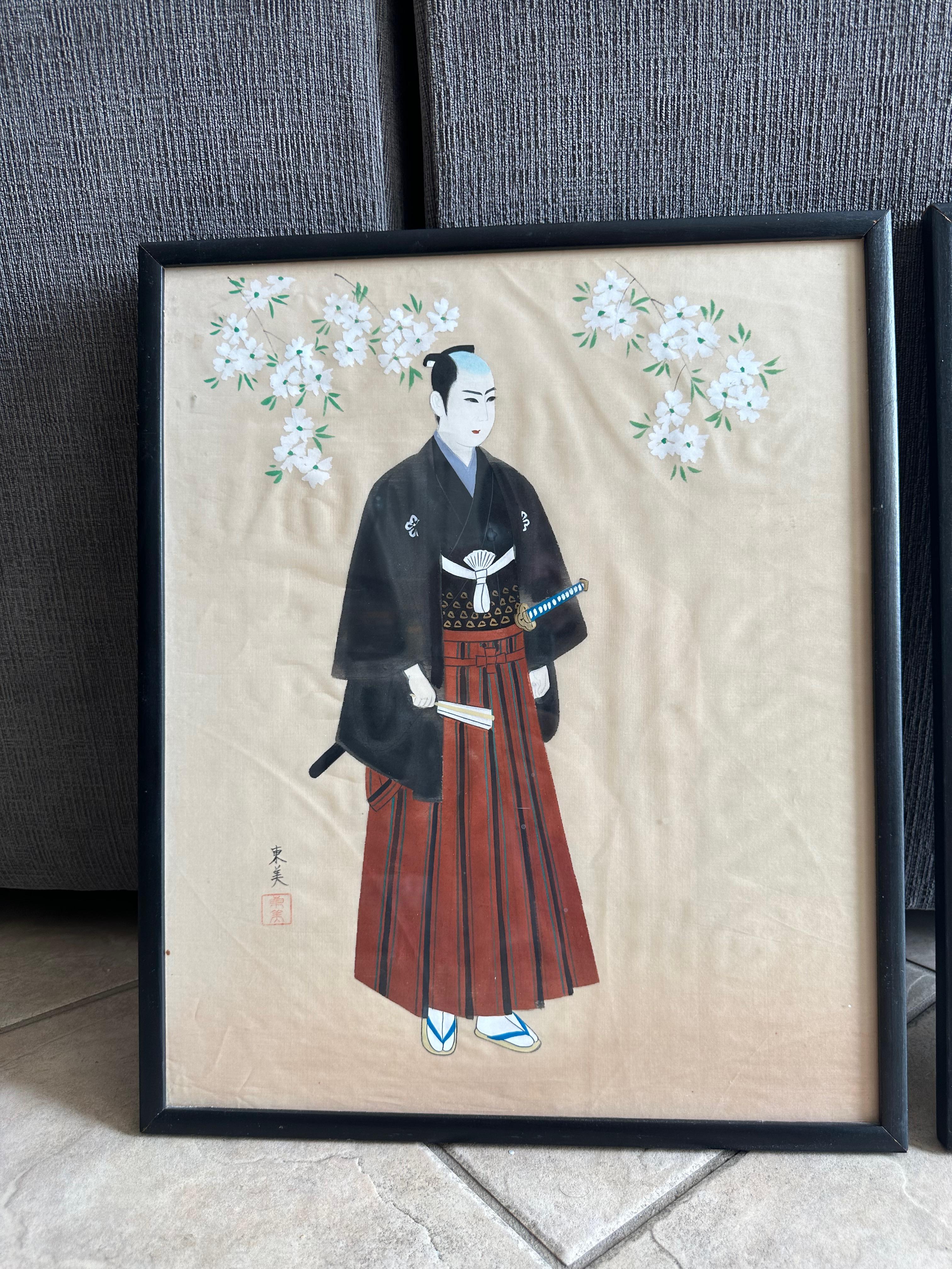 XX secolo Coppia di dipinti asiatici giapponesi d'epoca con cornice in seta e acquerello in vendita