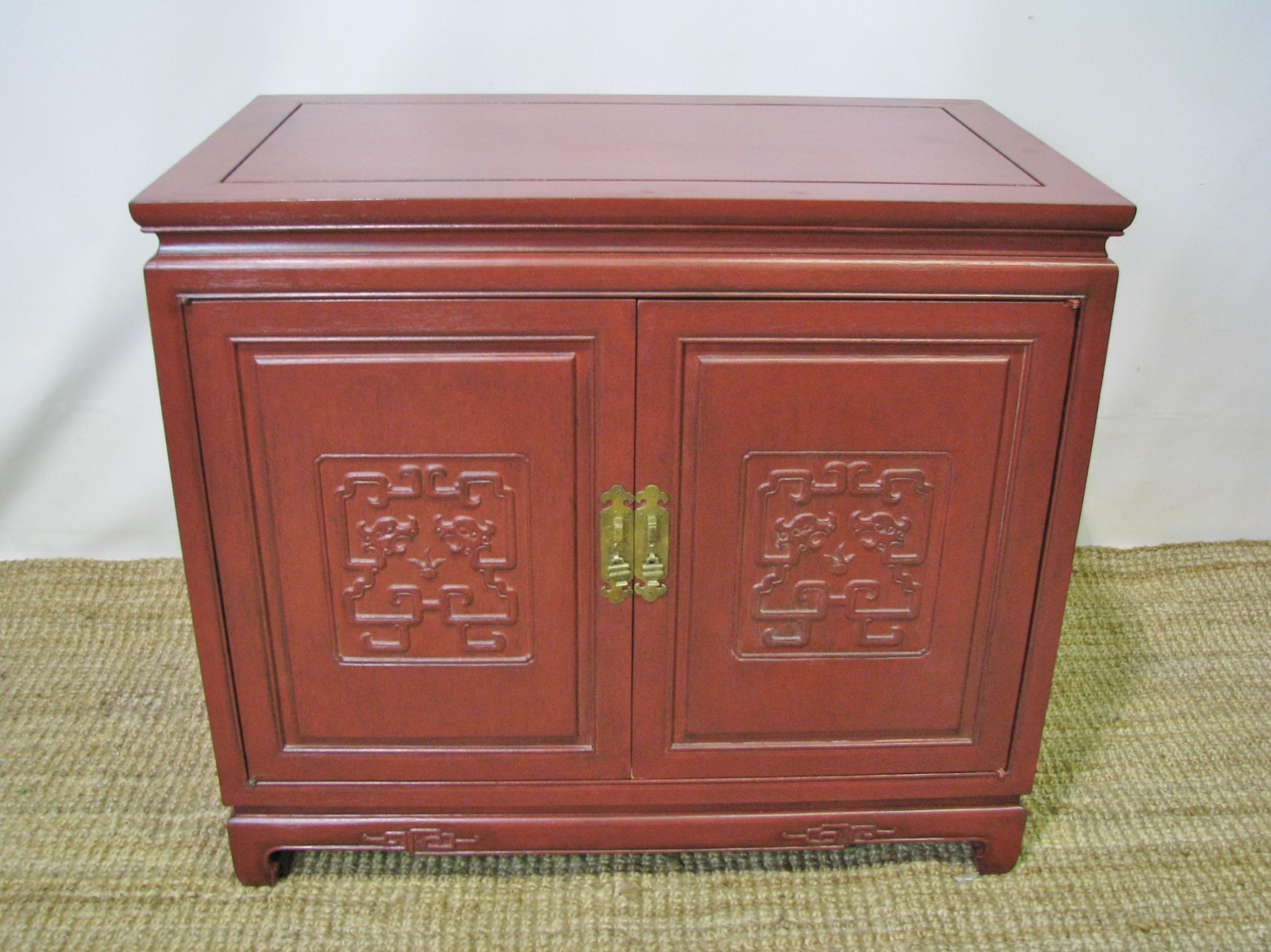 Pair of Vintage Asian Style Painted Cabinets, Red Mottled Effect Finish In Good Condition For Sale In Geneva, IL