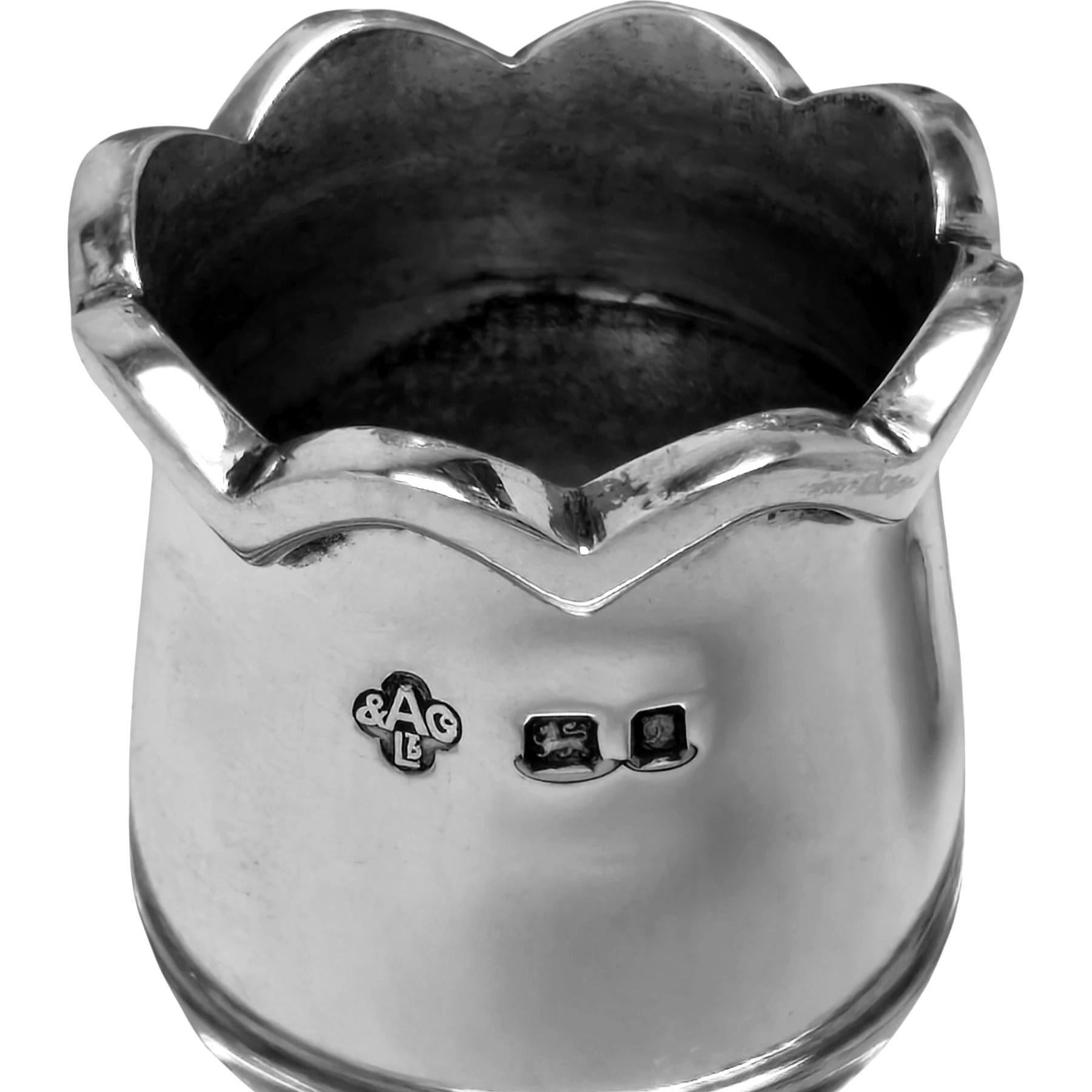 Argento 925 Coppia di candelabri d'epoca Walls & Co in argento sterling Londra 1963 in vendita