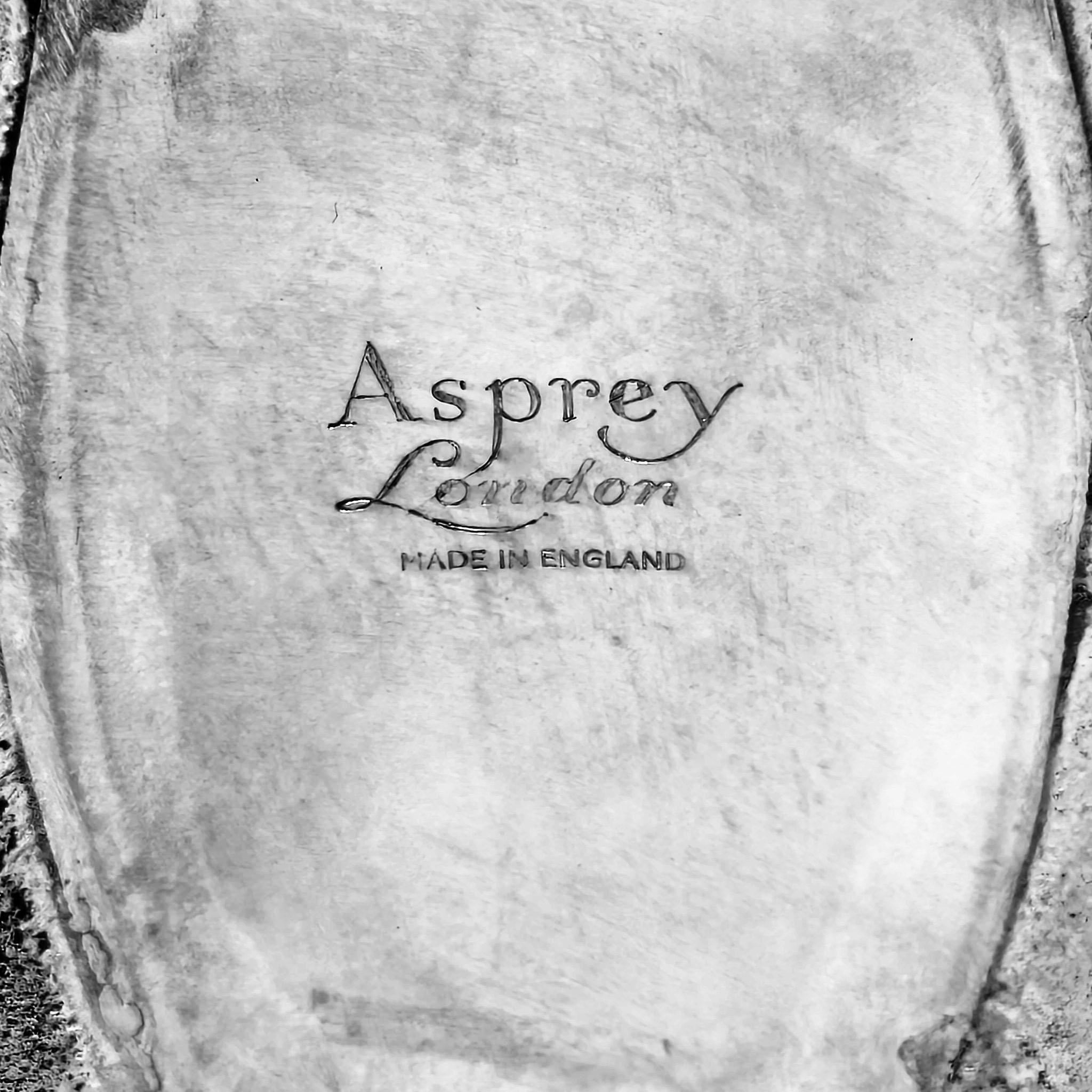 Coppia di candelabri d'epoca Walls & Co in argento sterling Londra 1963 in vendita 1