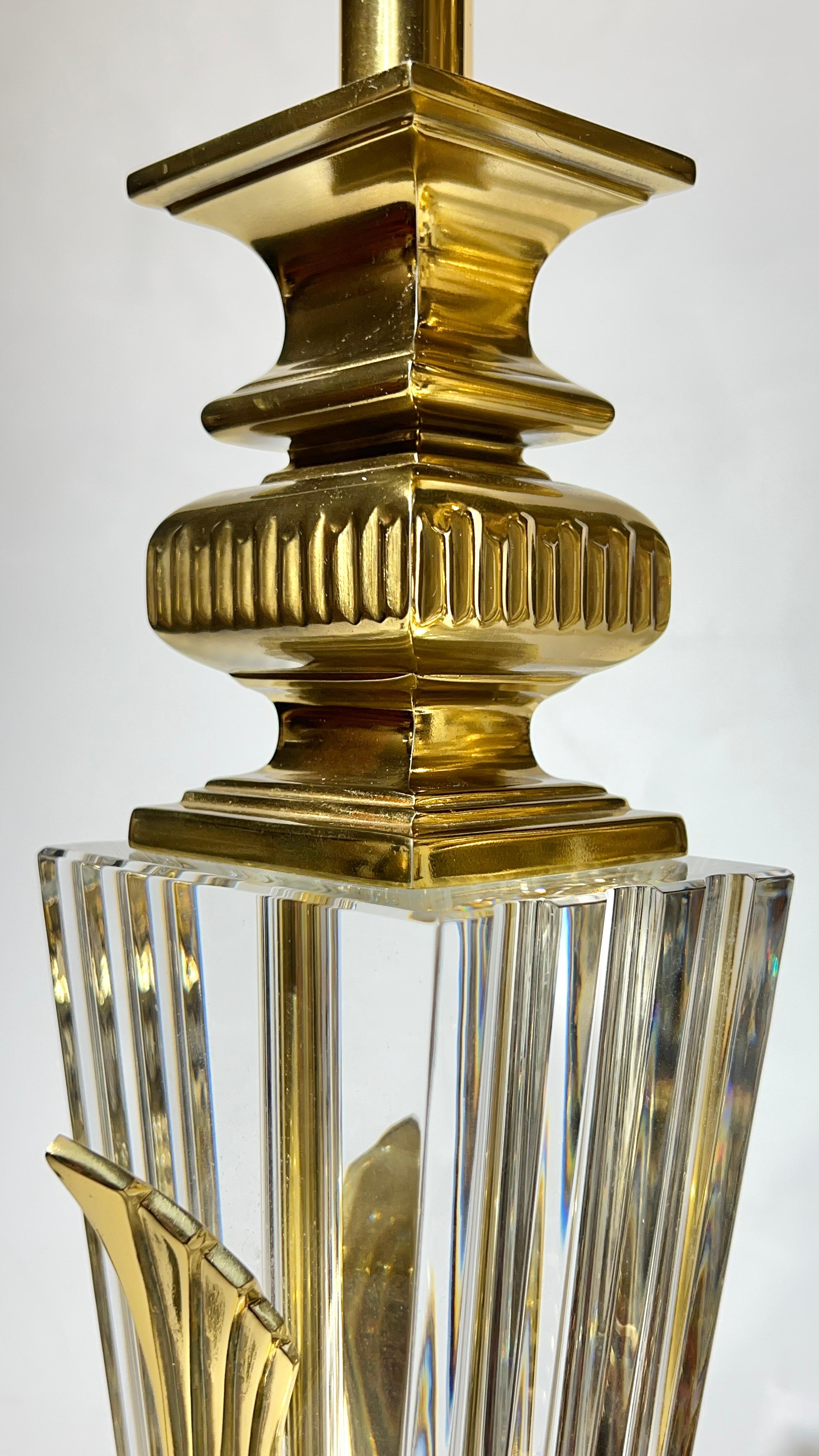 Pareja de lámparas de mesa vintage de cristal de Baccarat y latón pulido de Stiffel en venta 4