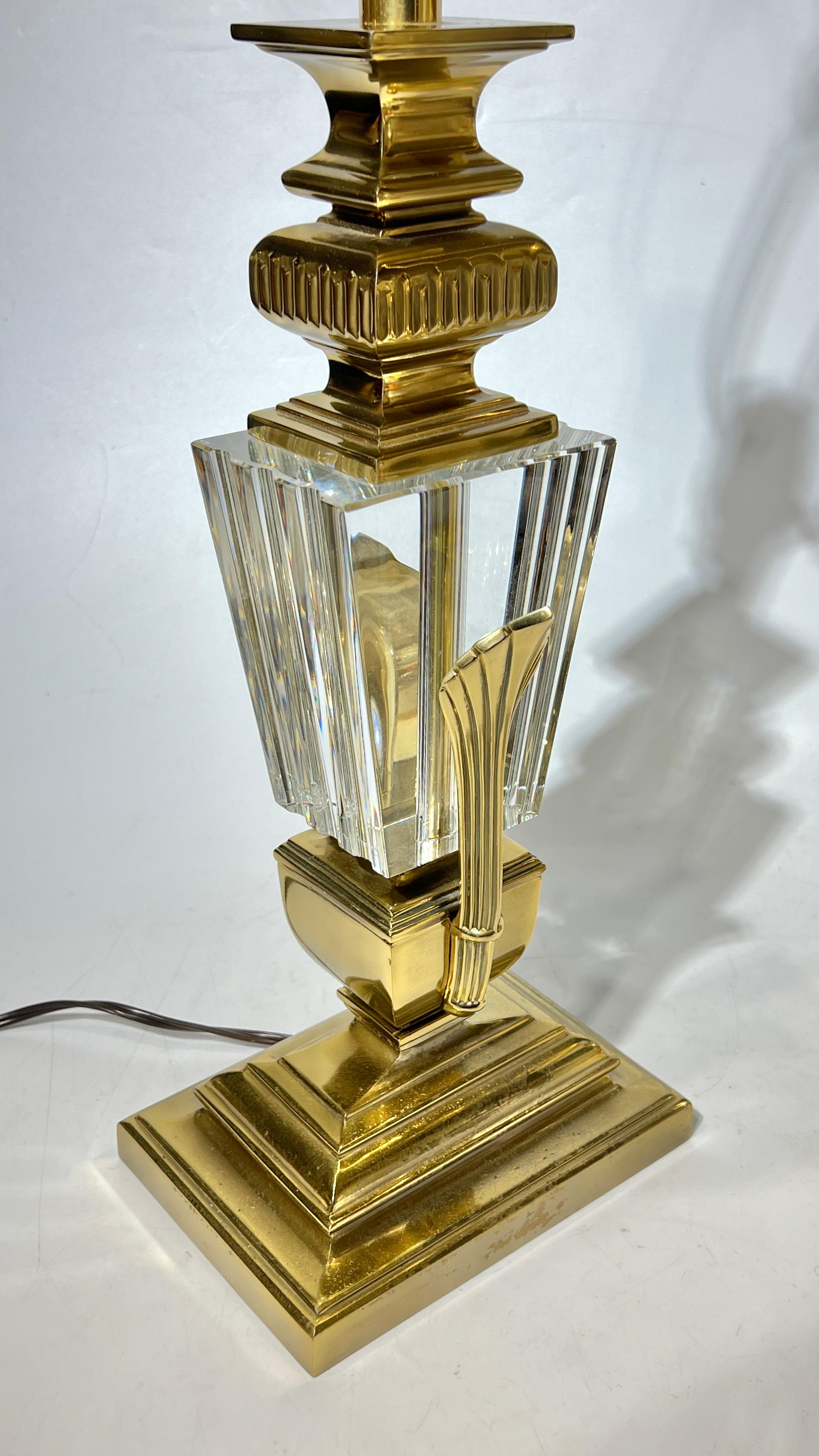 Pareja de lámparas de mesa vintage de cristal de Baccarat y latón pulido de Stiffel en venta 1