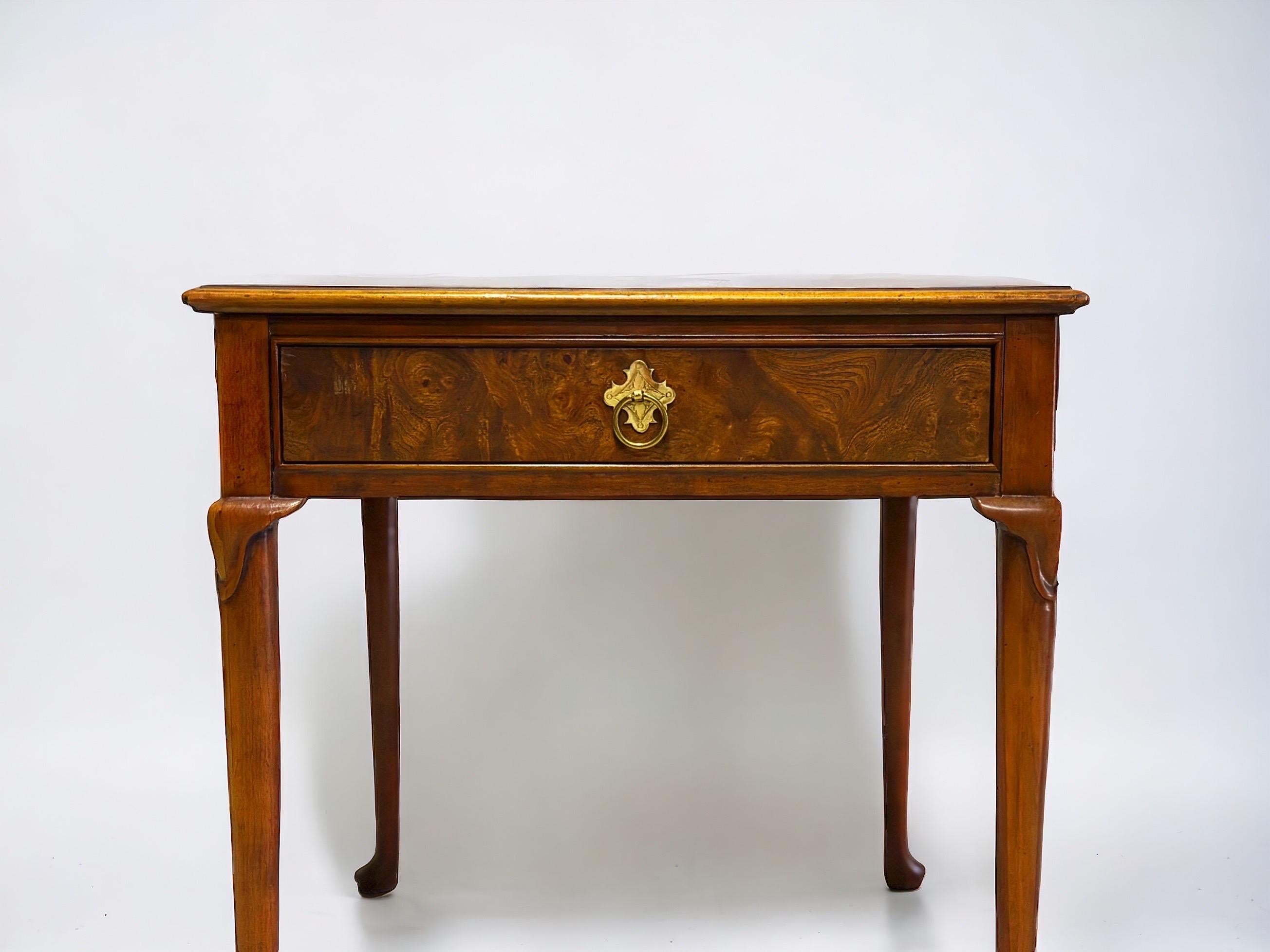Pair Vintage Baker Queen Anne Side Tables w/ Drawer - Walnut + Burl + Brass  In Good Condition For Sale In Decatur, GA