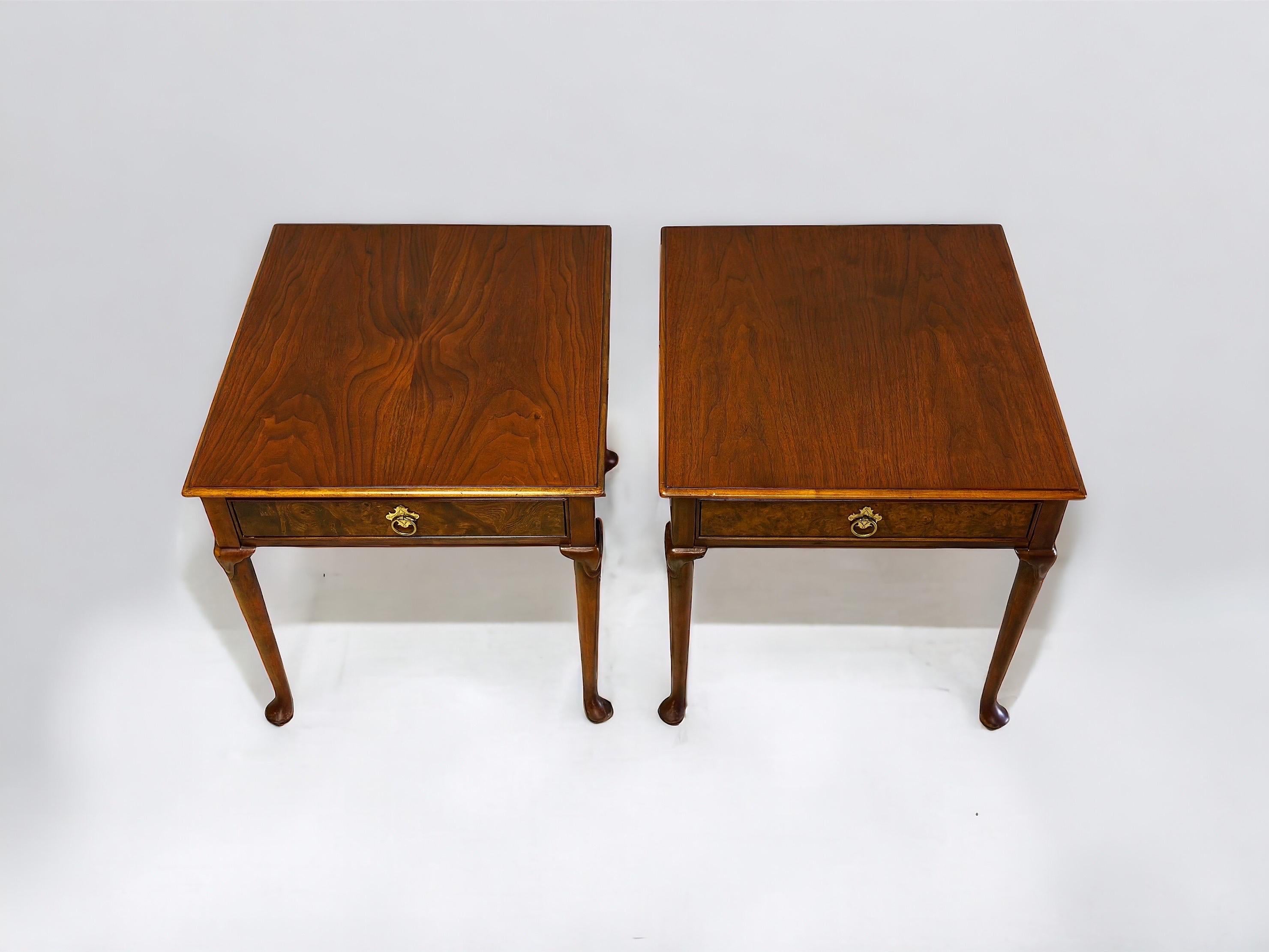 Late 20th Century Pair Vintage Baker Queen Anne Side Tables w/ Drawer - Walnut + Burl + Brass  For Sale