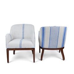 Paire de chaises barils vintage, nouvellement tapissées