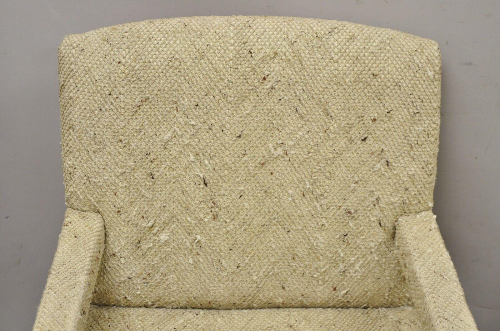 Paire de fauteuils club de style Parson entièrement recouverts de tissu Bassett en vente 6