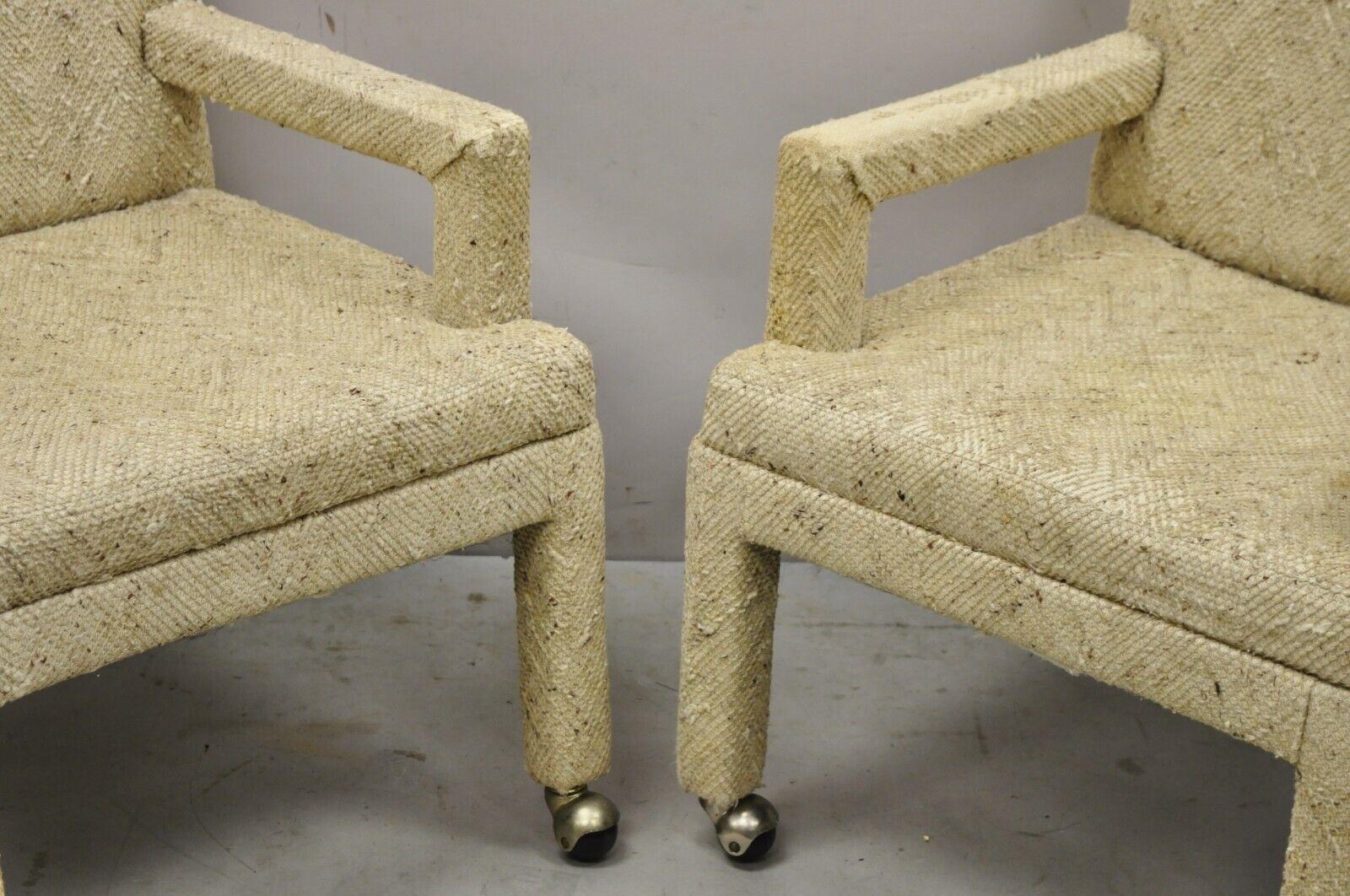 Paire de fauteuils club de style Parson entièrement recouverts de tissu Bassett en vente 1