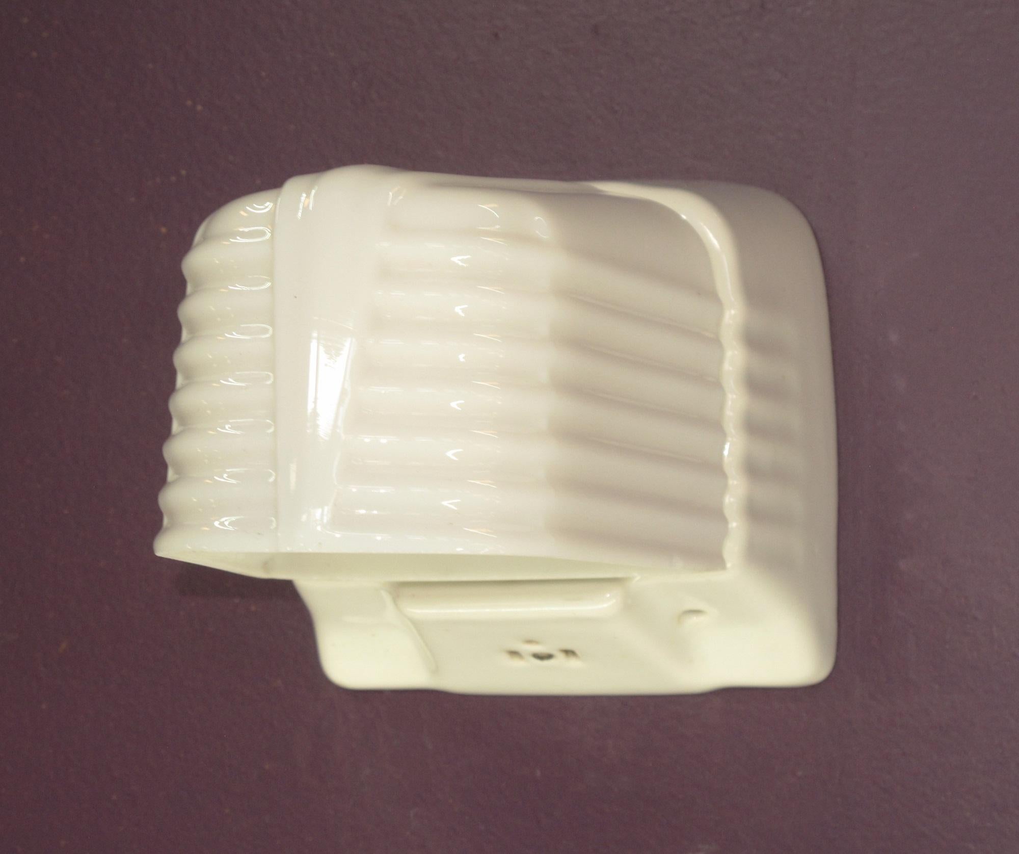 Coppia di lampade da parete per il bagno vintage In condizioni buone a Prescott, US