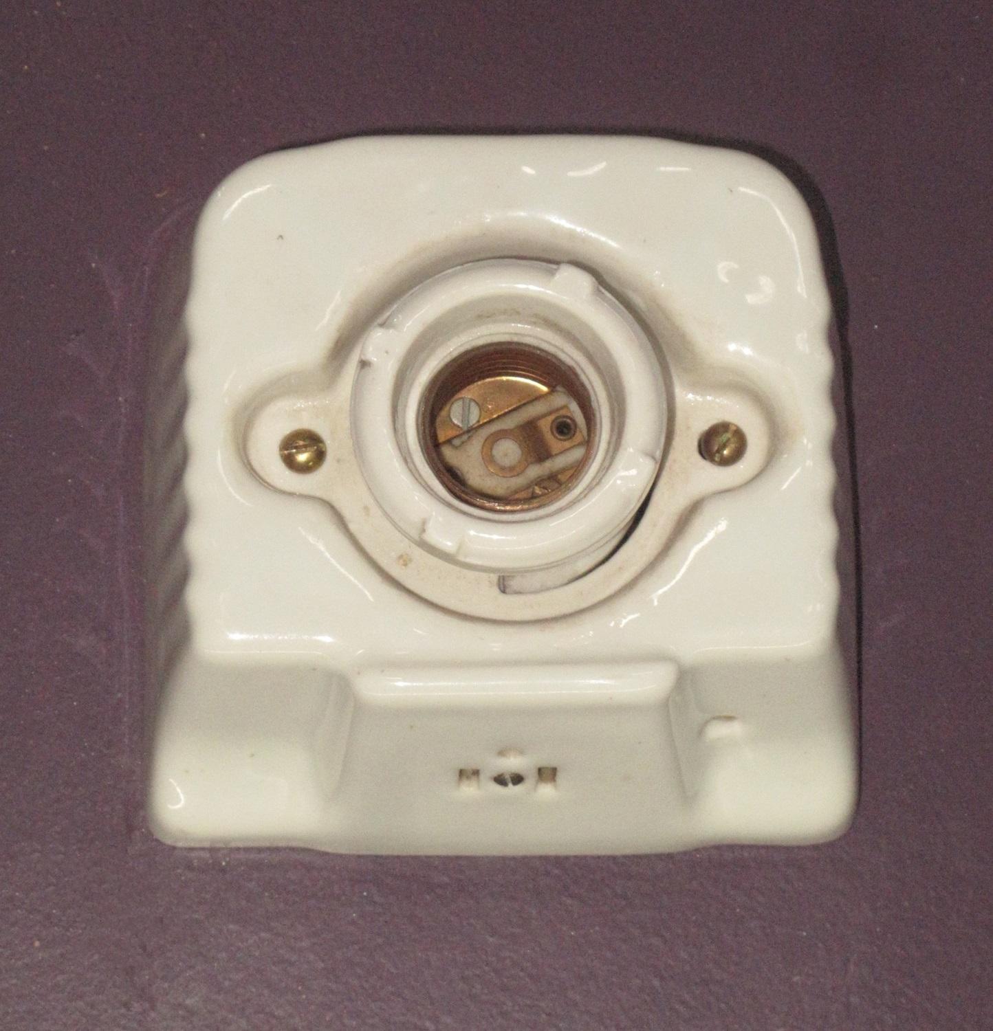 Coppia di lampade da parete per il bagno vintage 2