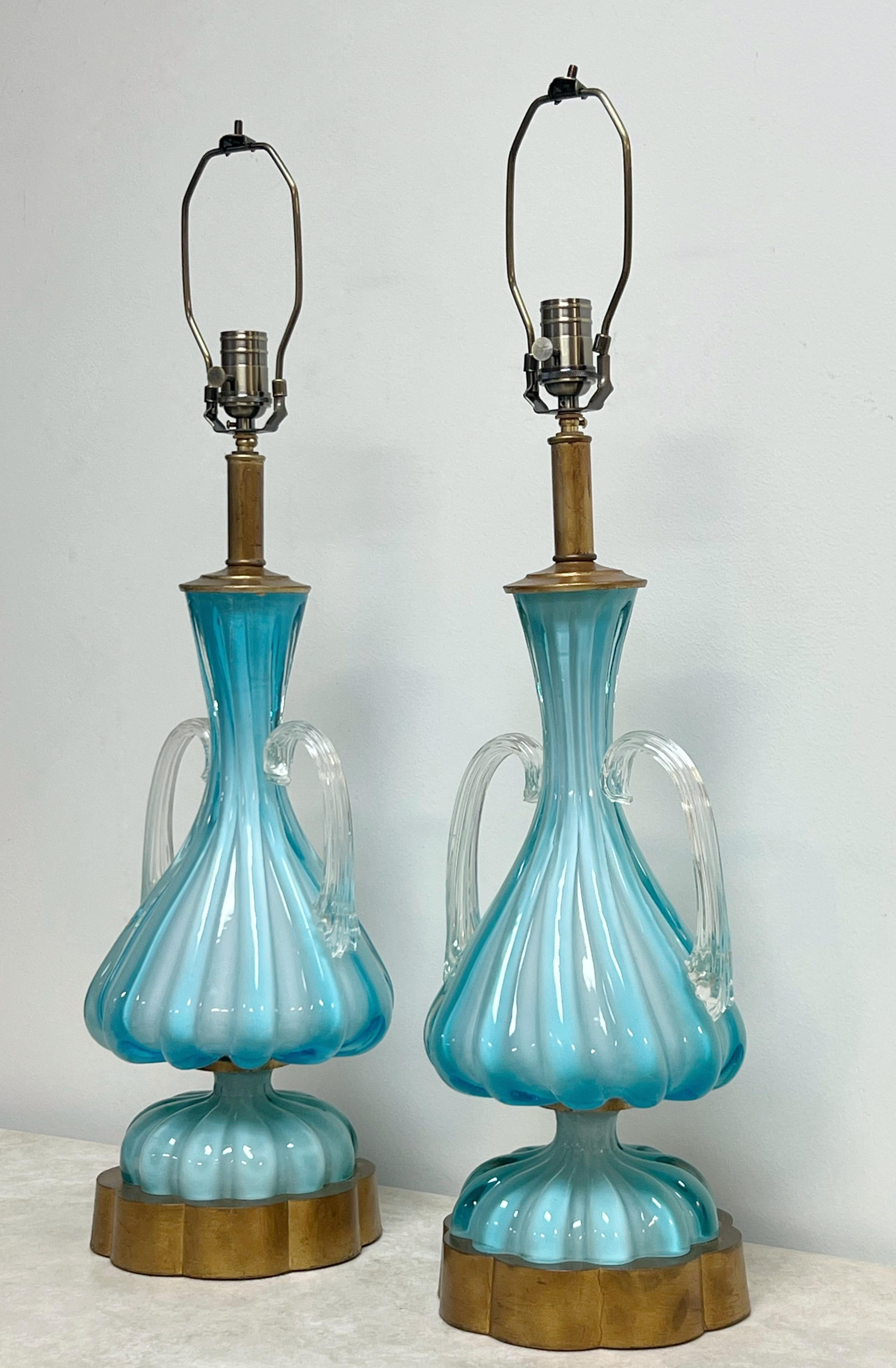 Paar blaue Murano-Lampen mit vergoldeten Sockeln im Vintage-Stil (Italienisch) im Angebot