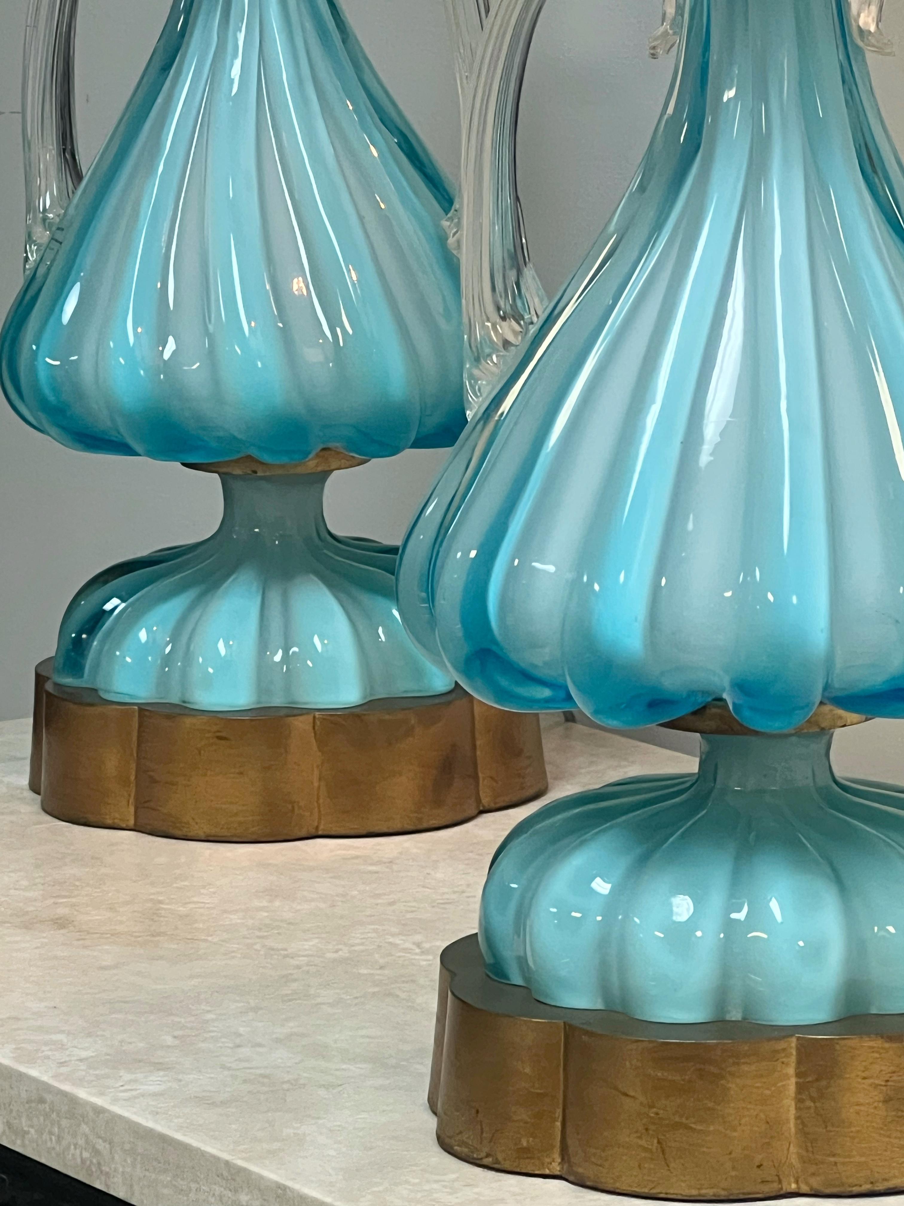 Paar blaue Murano-Lampen mit vergoldeten Sockeln im Vintage-Stil (Glaskunst) im Angebot