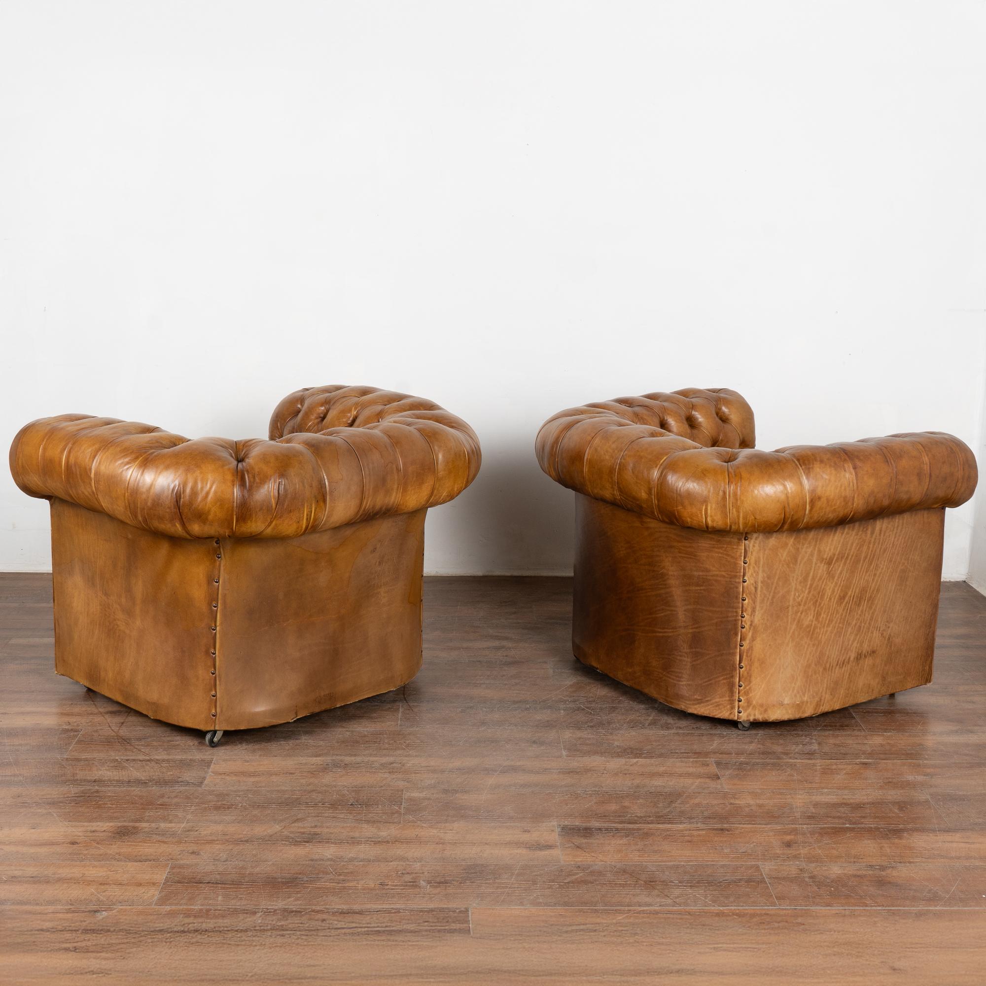 Paar, Vintage Chesterfield Club Chairs aus braunem Leder, England ca. 1960-80 im Angebot 5