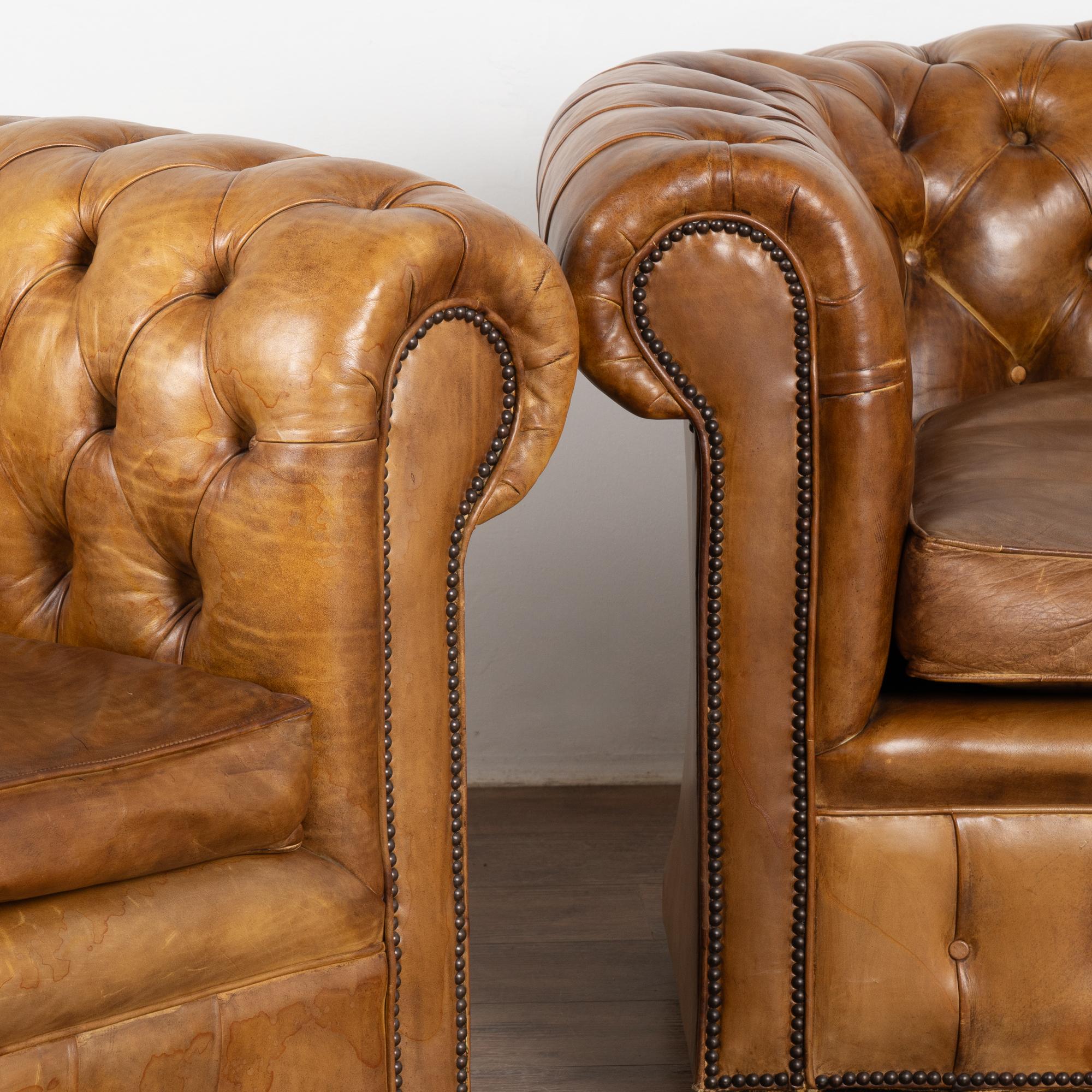 Paar, Vintage Chesterfield Club Chairs aus braunem Leder, England ca. 1960-80 (20. Jahrhundert) im Angebot