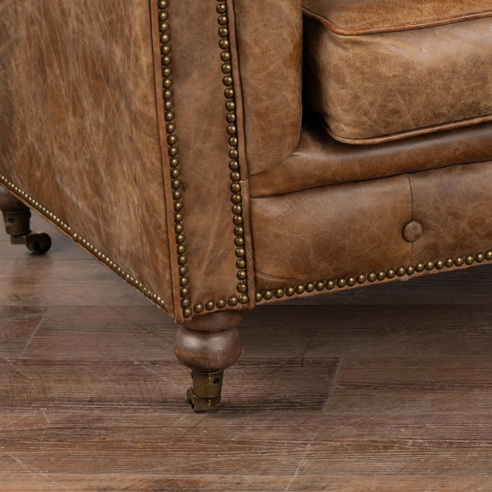 Paire de fauteuils club Chesterfield vintage en cuir Brown d'Angleterre, circa 1960-80 en vente 4