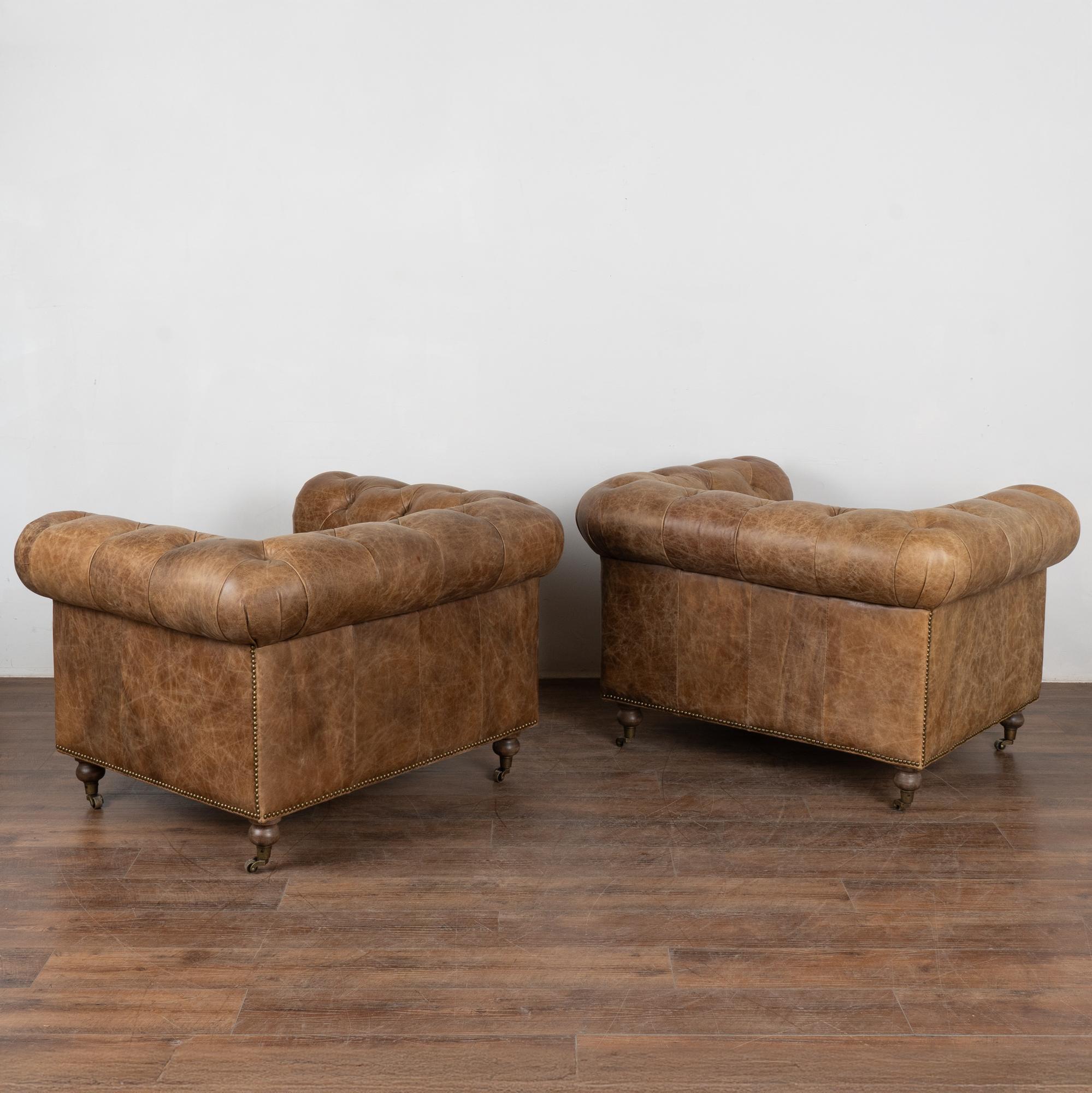 Paire de fauteuils club Chesterfield vintage en cuir Brown d'Angleterre, circa 1960-80 en vente 5
