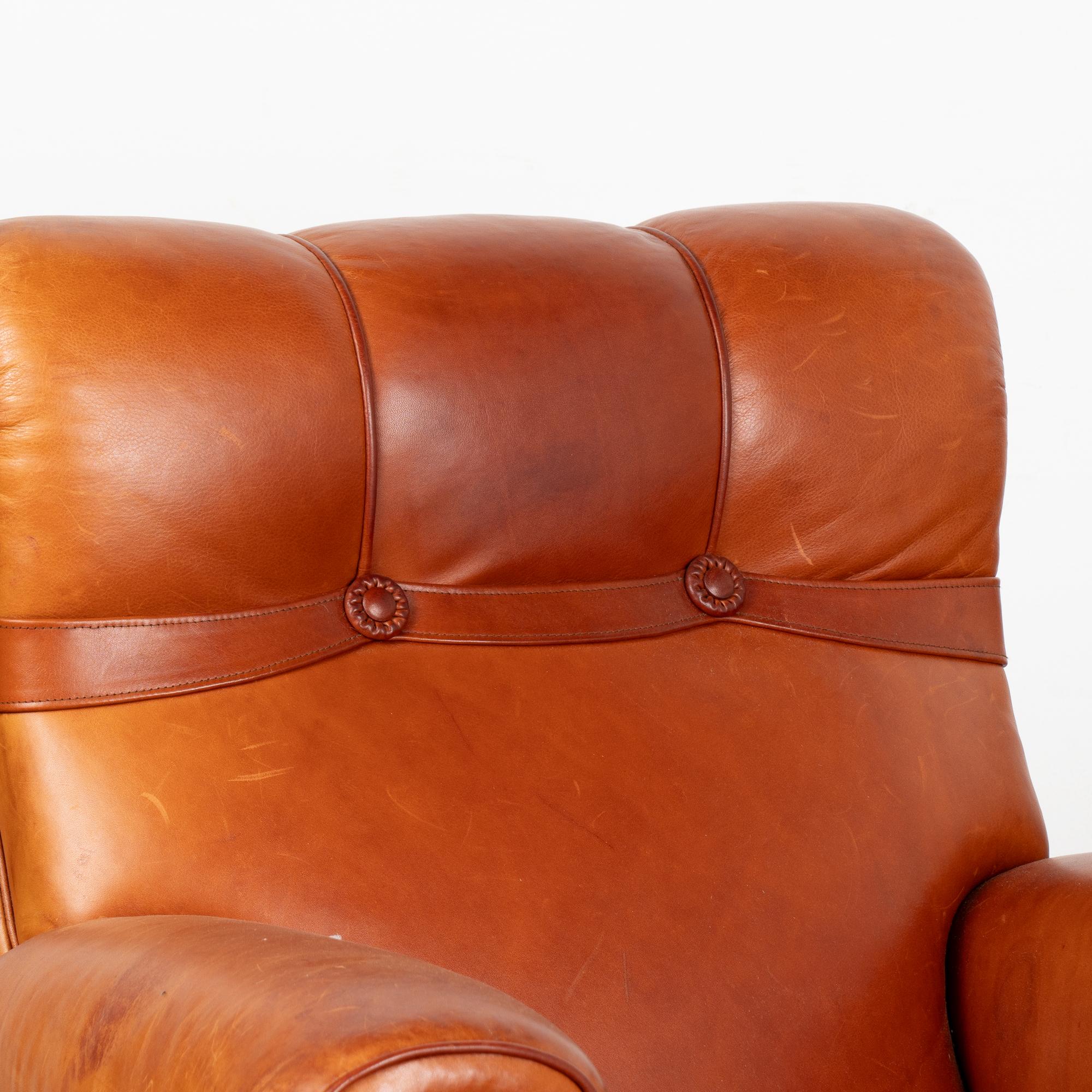 Pair, Vintage Brown Leather Club Lounge Chairs, Denmark circa 1960 In Fair Condition In Round Top, TX