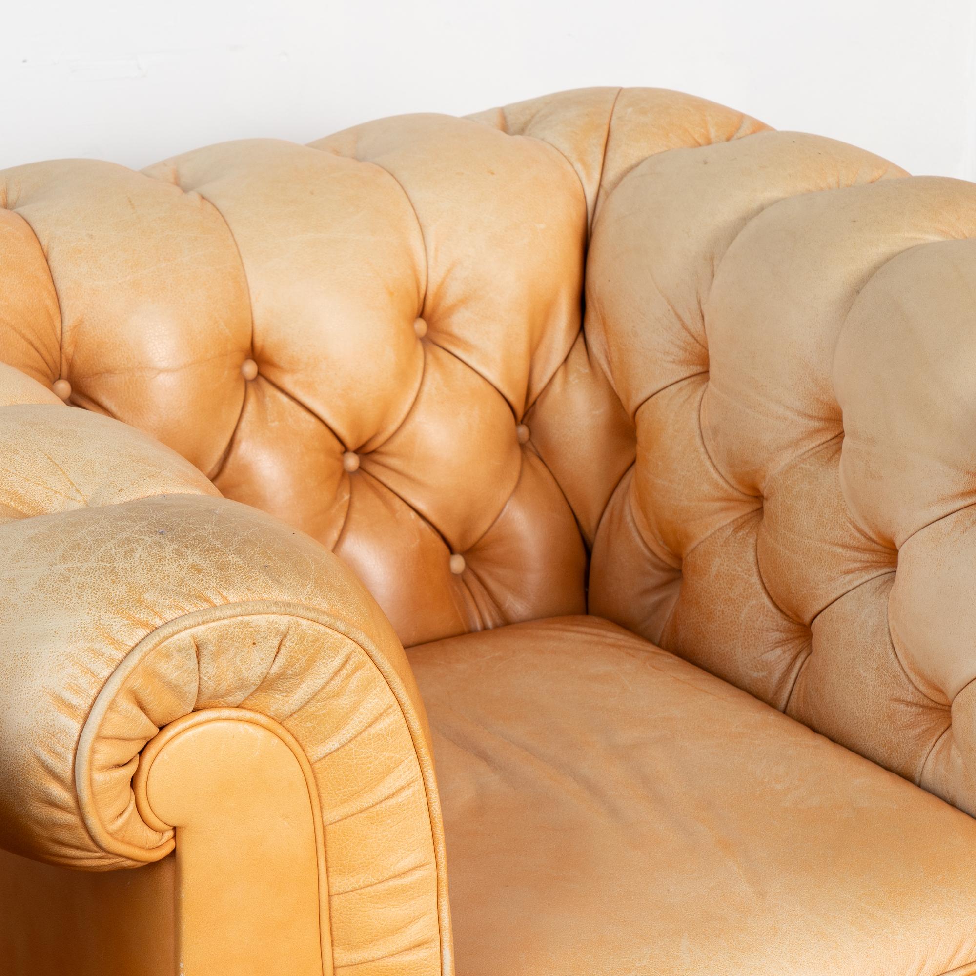 Pair, Vintage Camel Leather Chesterfield Club Armchairs, Denmark circa 1980 For Sale 1