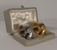 Paire de ronds de serviette vintage en forme de tête de cheval avec étui par Hermès, Paris