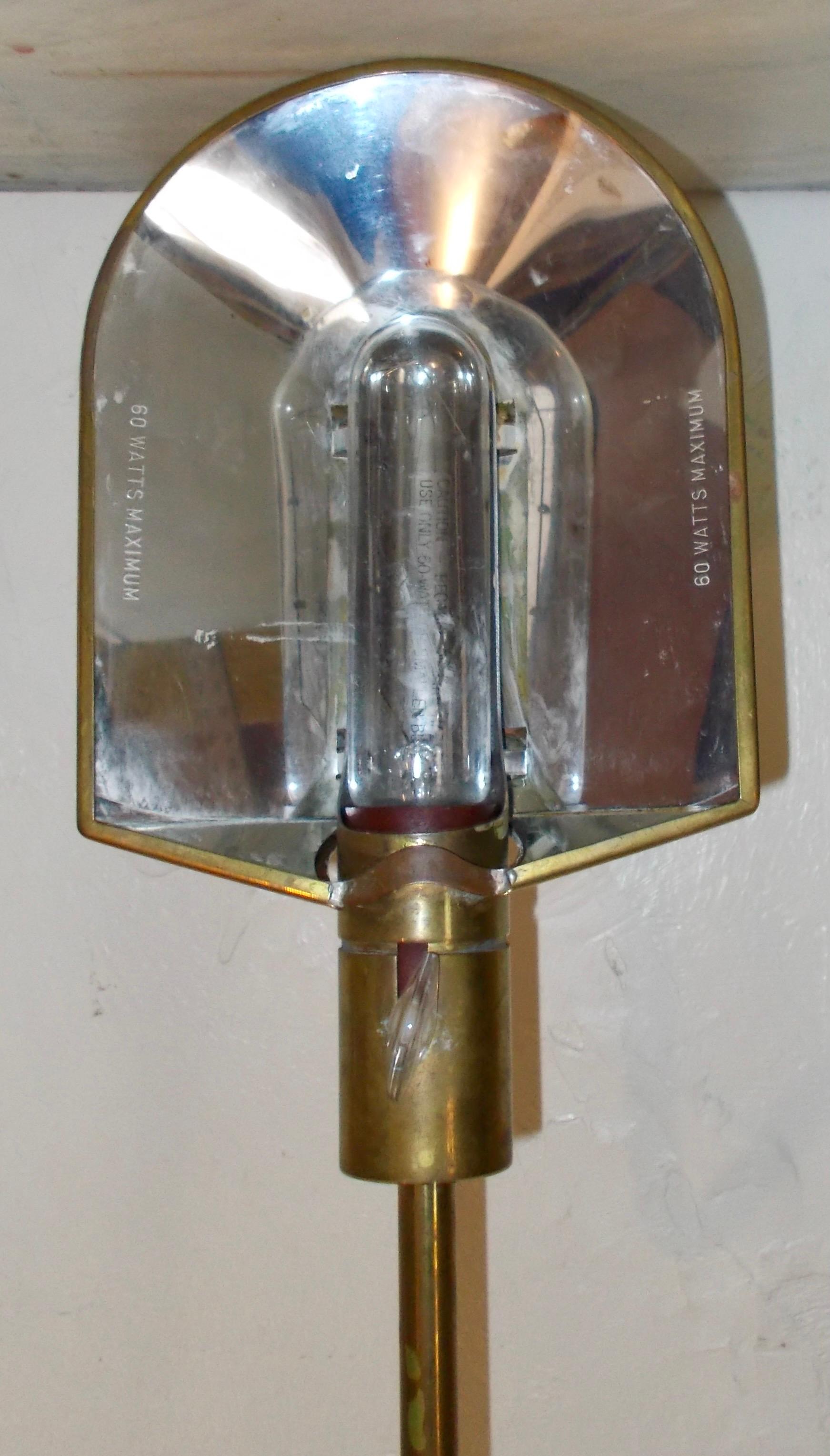 Paar Vintage Cedric Hartman 'Swivel' Stehlampen aus Messing, signiert/gemeißelt im Zustand „Gut“ im Angebot in Sharon, CT