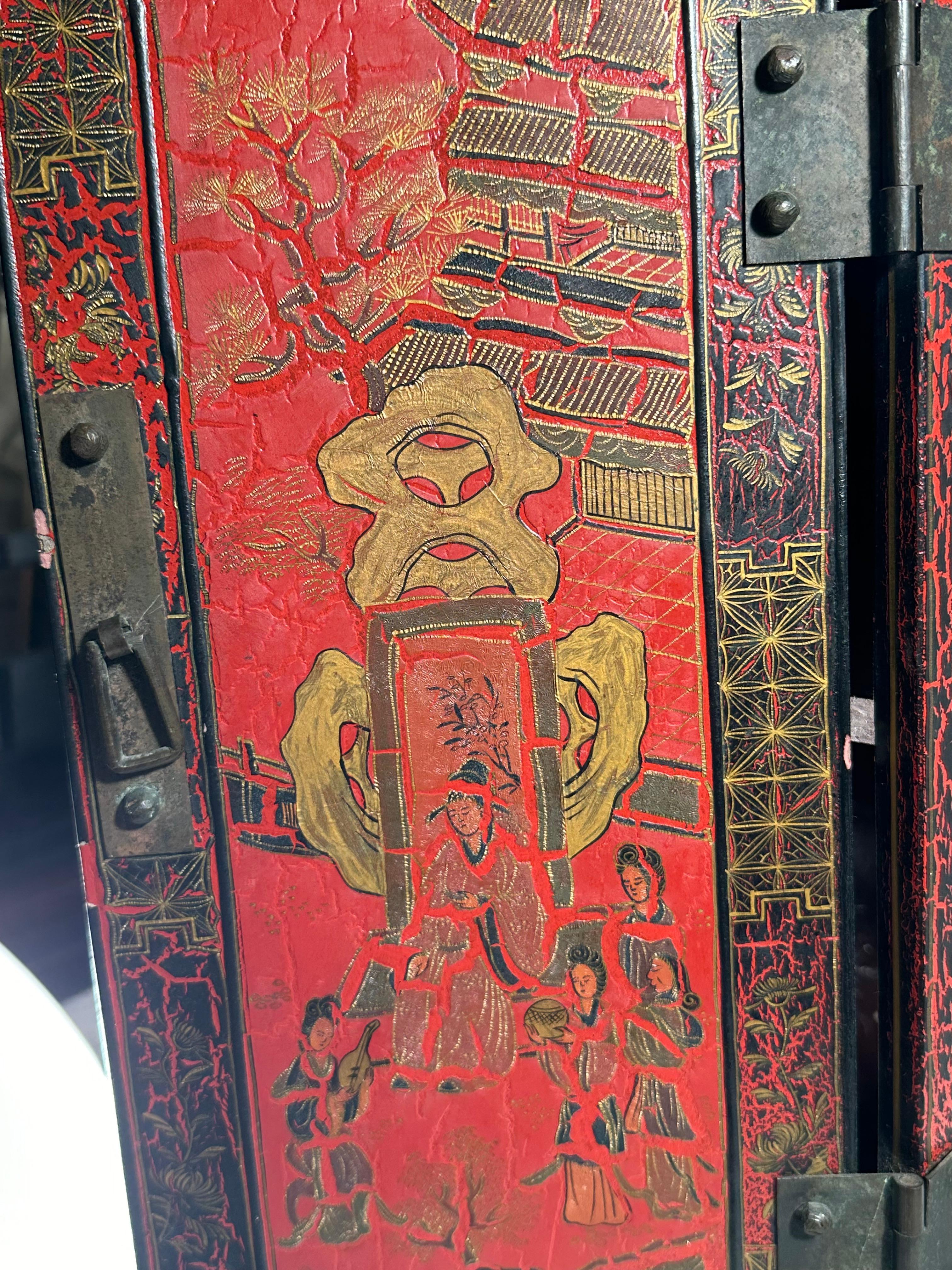 Paire d'armoires de table chinoises en laque rouge. en vente 2