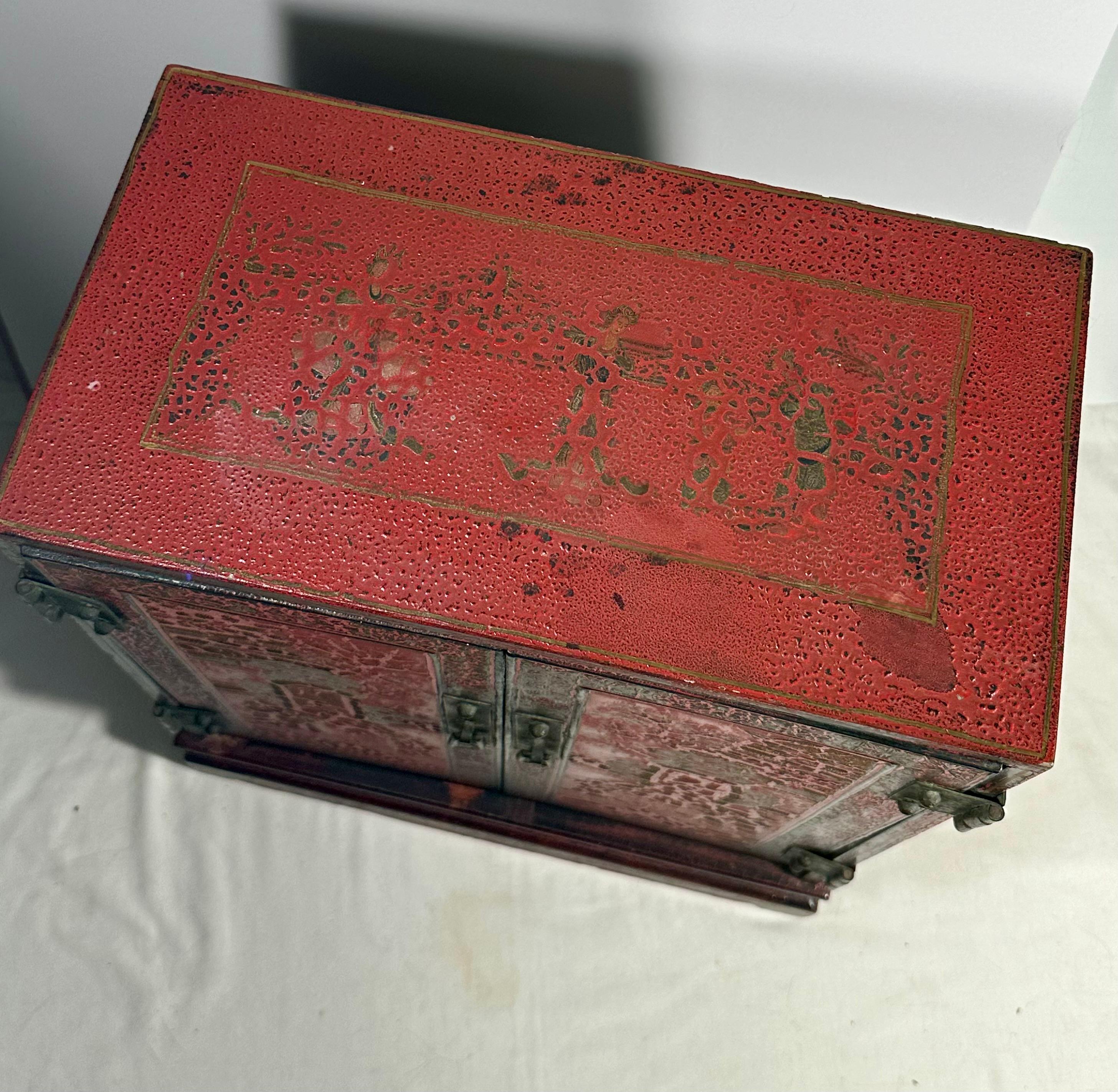 Paire d'armoires de table chinoises en laque rouge. Bon état - En vente à Vero Beach, FL