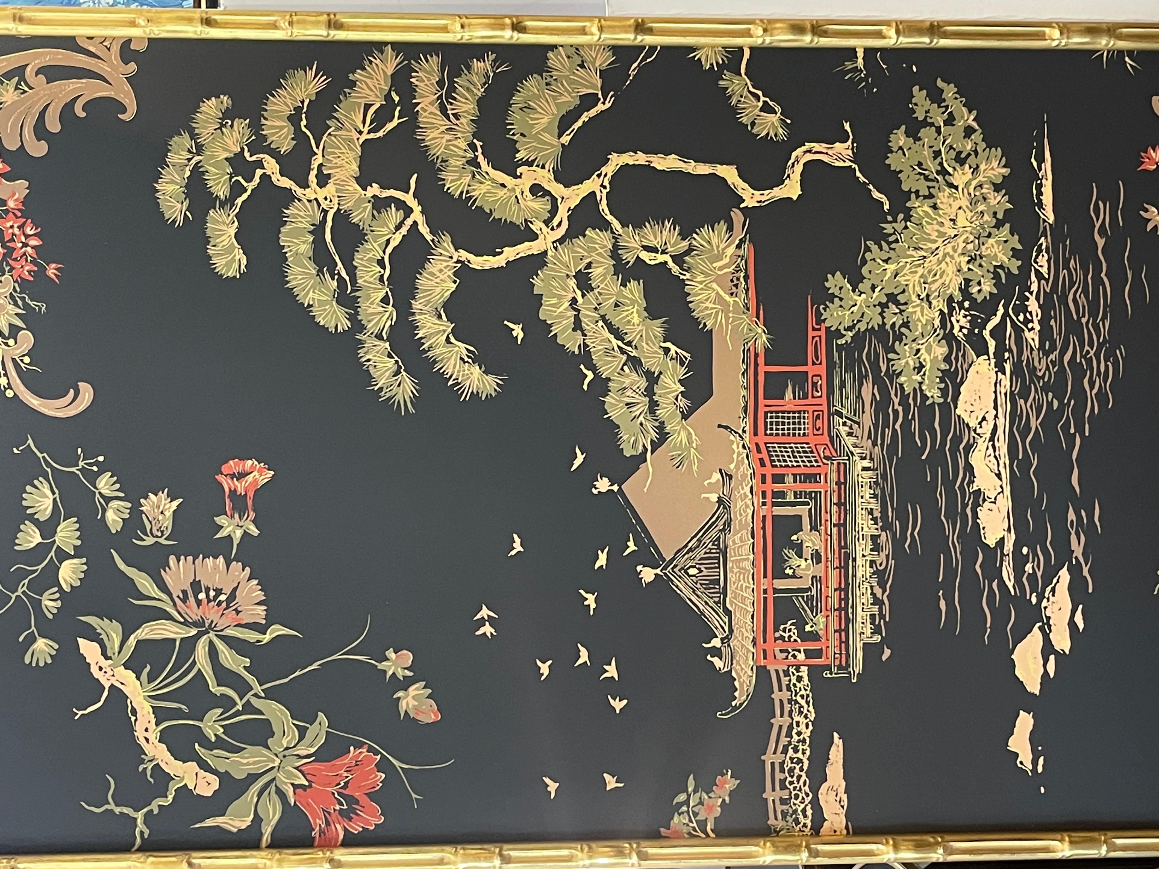 Paar gerahmte Chinoiserie-Tapeteteppiche im Vintage-Stil, von Philip Graf Inc, 1950er Jahre (Handgefertigt) im Angebot