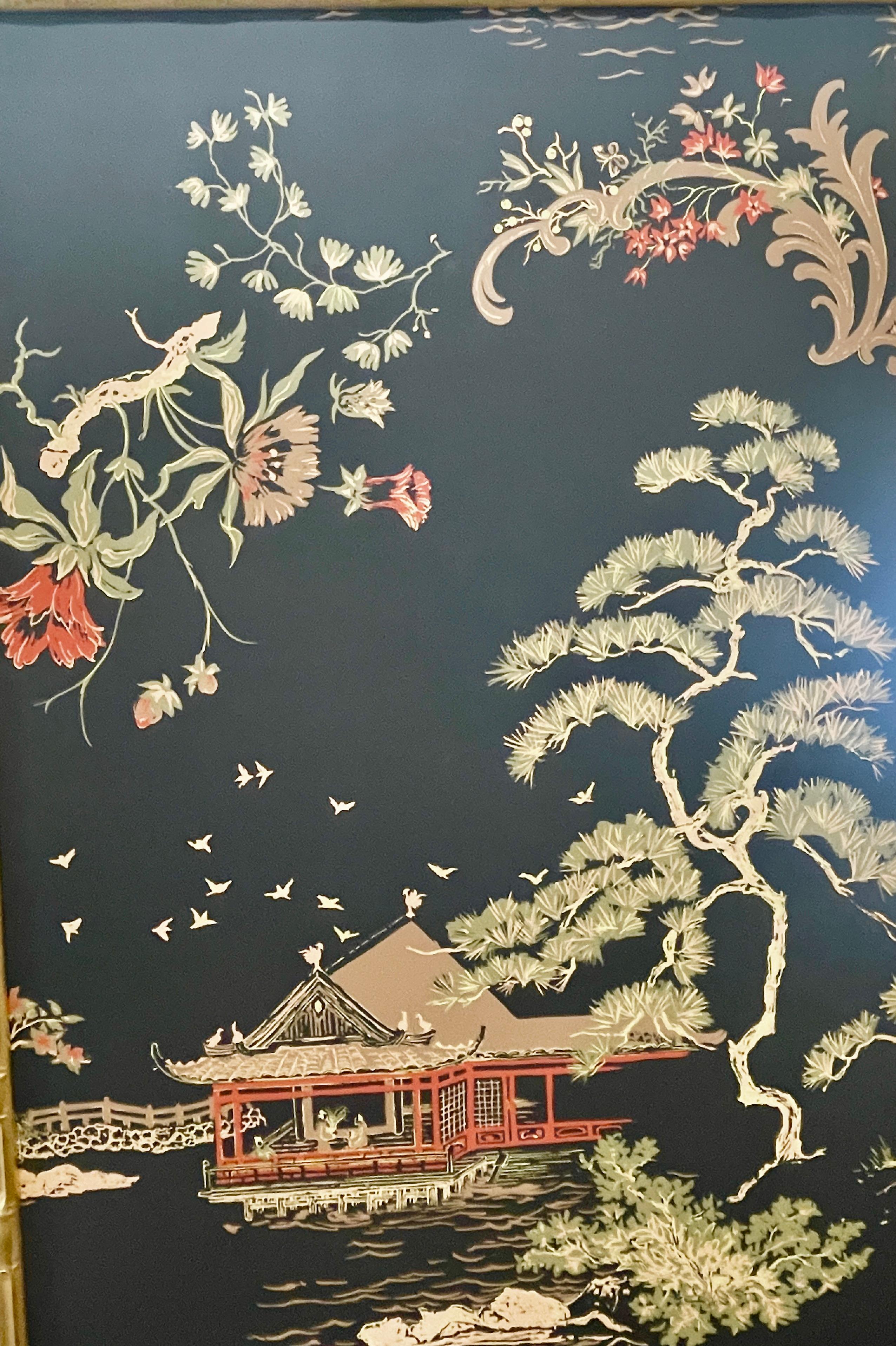 Paar gerahmte Chinoiserie-Tapeteteppiche im Vintage-Stil, von Philip Graf Inc, 1950er Jahre (Holz) im Angebot