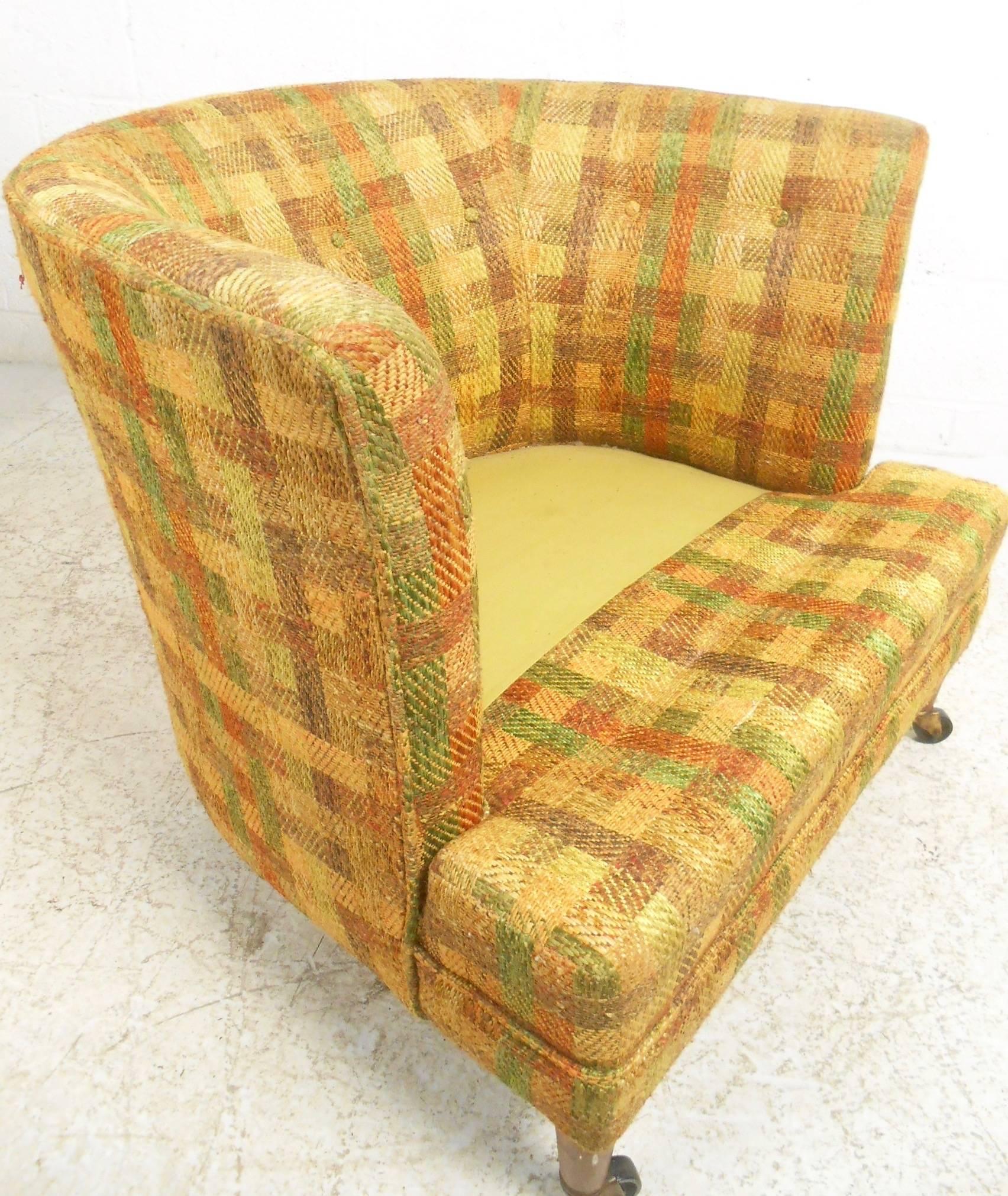 Late 20th Century Pair of Vintage Modern Club Chairs