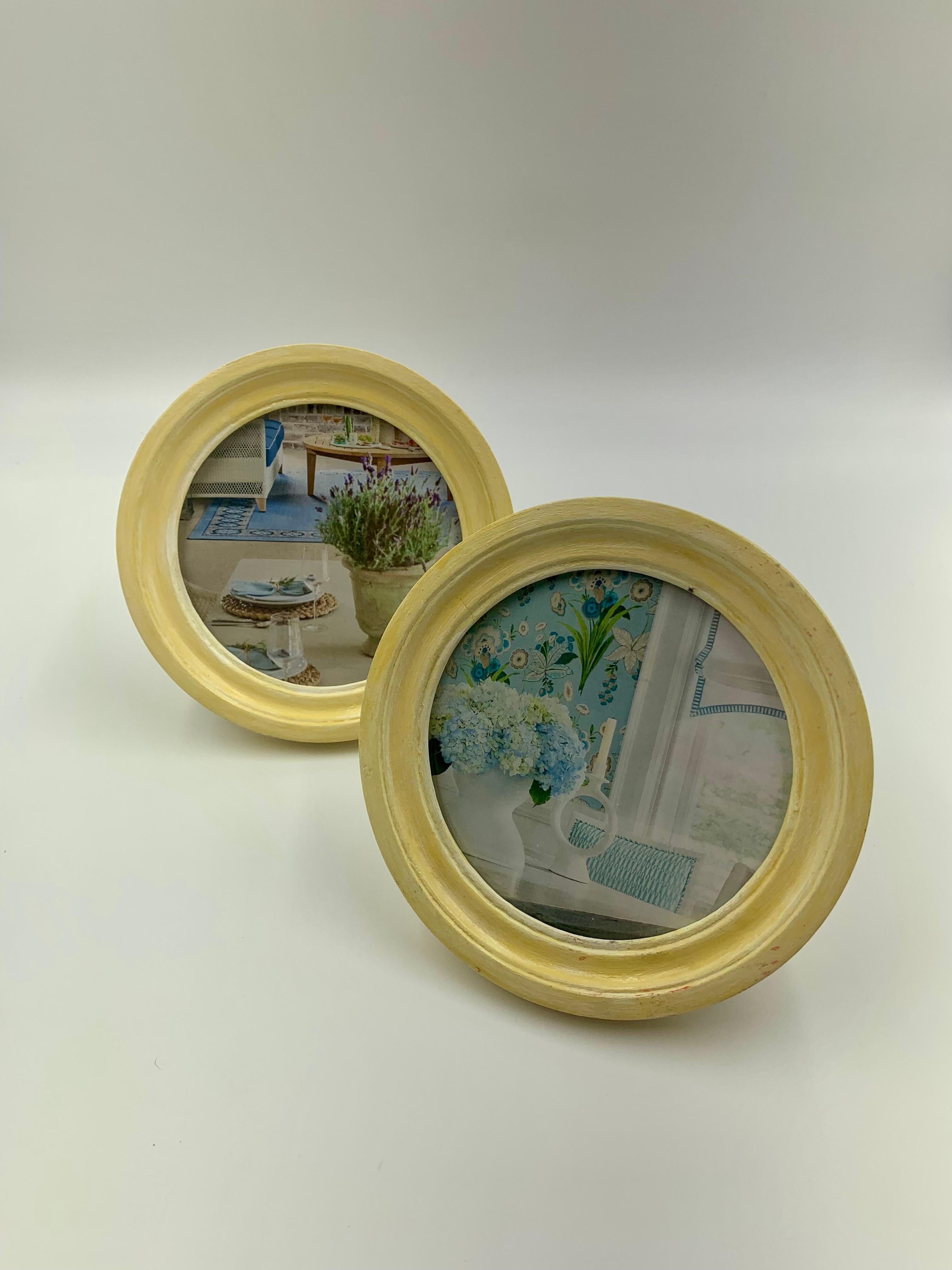 Pair Vintage Cottagecore Hand Painted Ivory Colored Round Wood Picture Frames For Sale 3