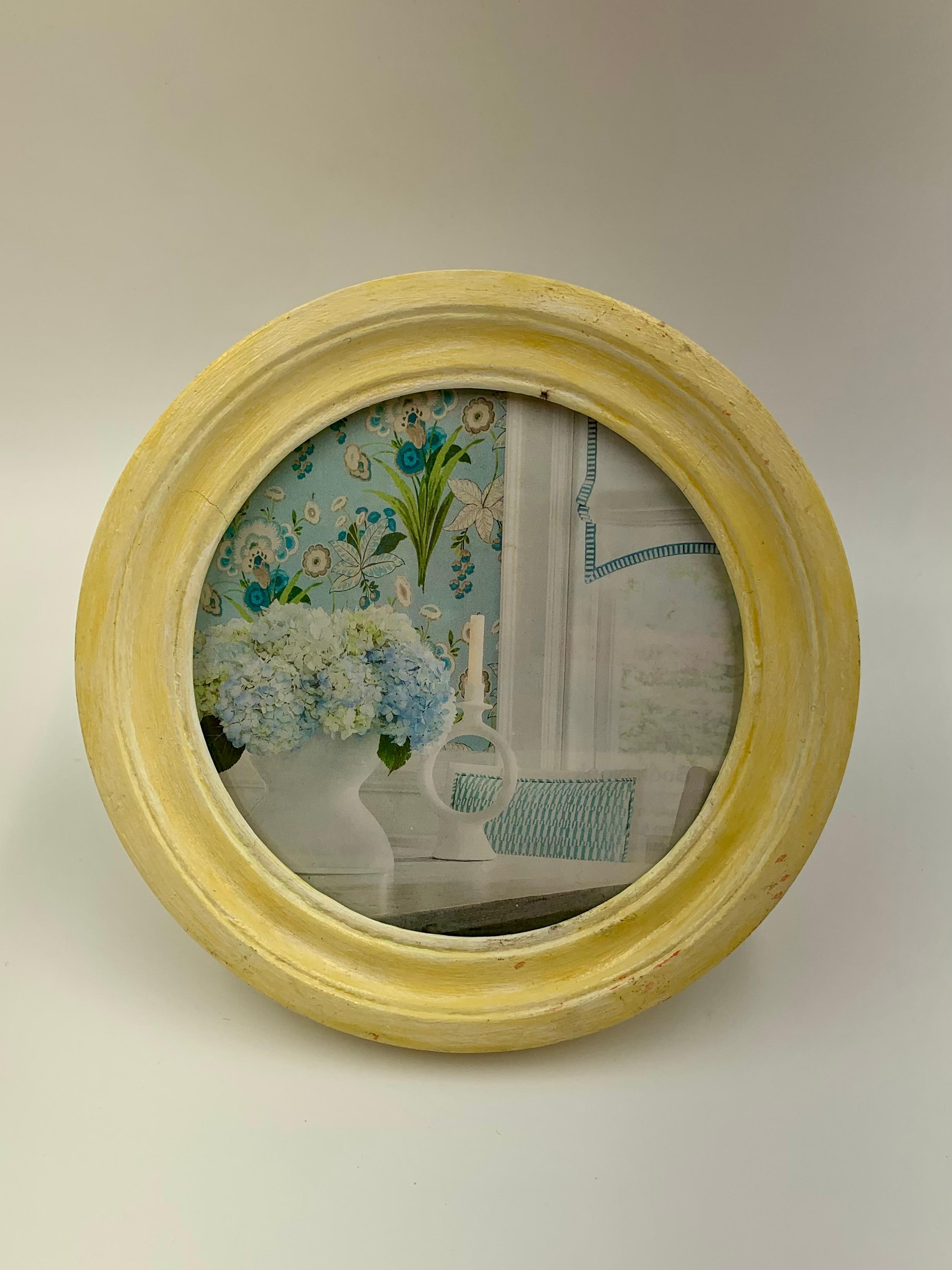 Hand-Painted Pair Vintage Cottagecore Hand Painted Ivory Colored Round Wood Picture Frames For Sale