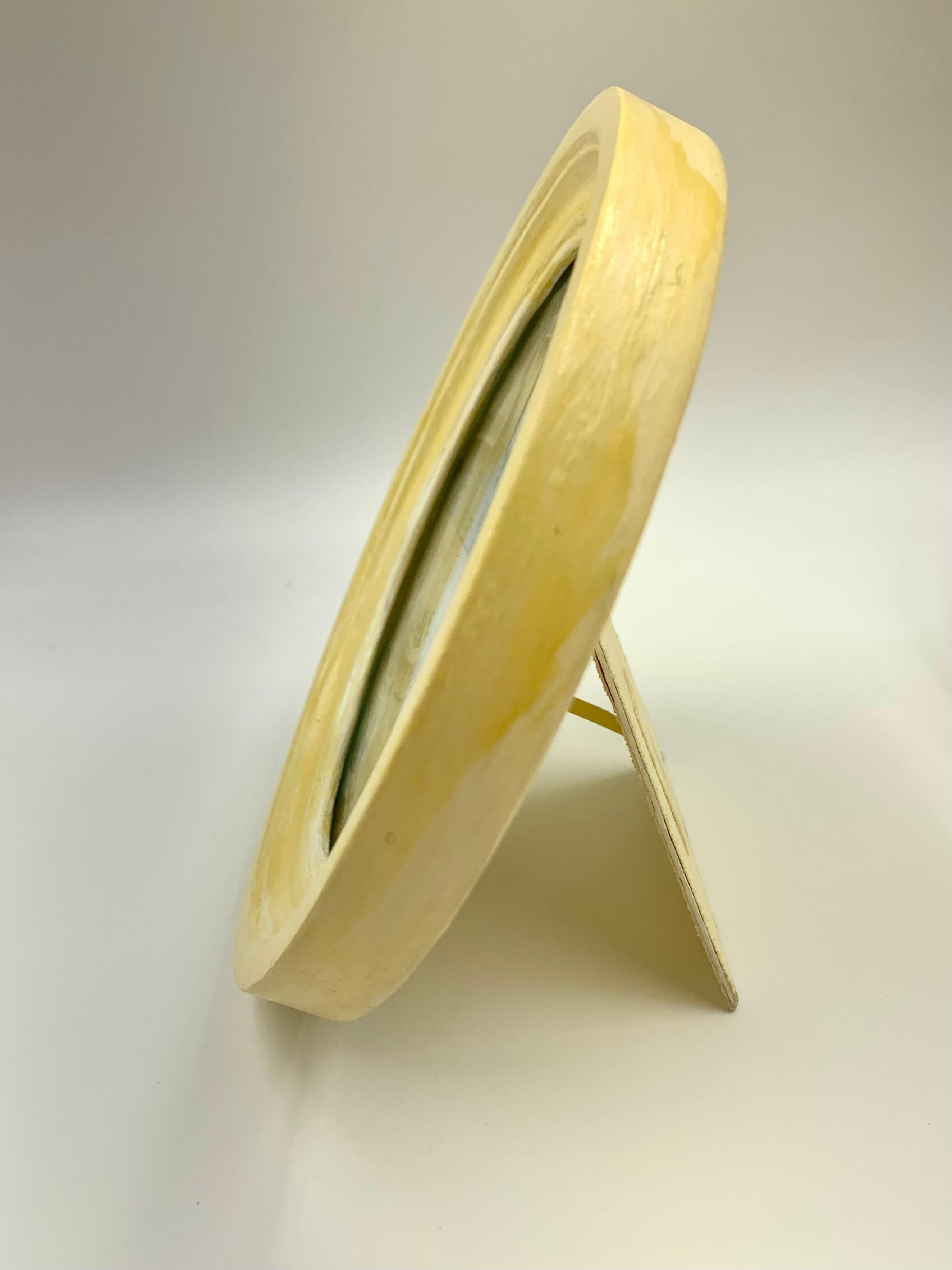 20th Century Pair Vintage Cottagecore Hand Painted Ivory Colored Round Wood Picture Frames For Sale