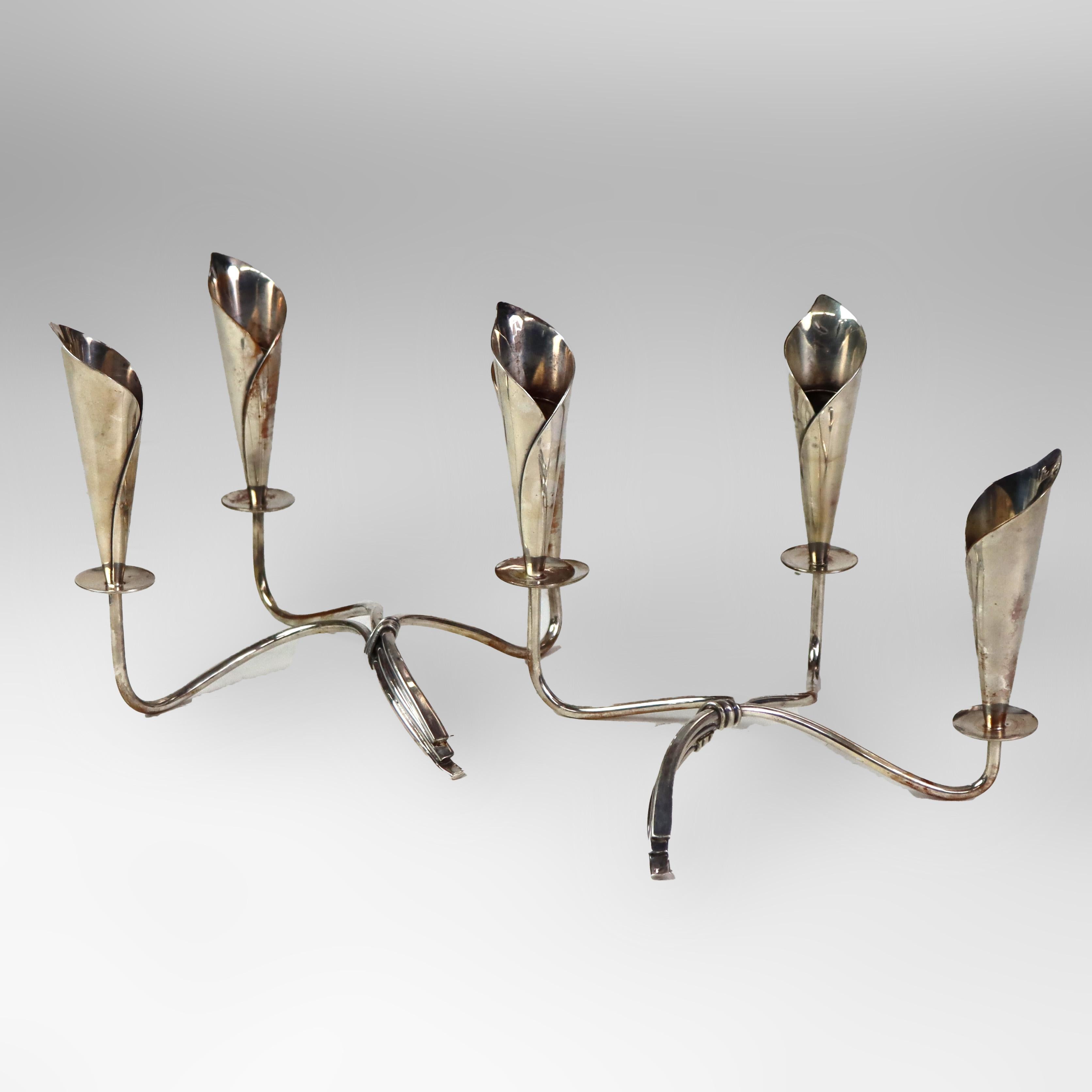 Coppia di candelabri moderni danesi in argento a forma di giglio, Danimarca, C1950 In condizioni buone in vendita a Big Flats, NY