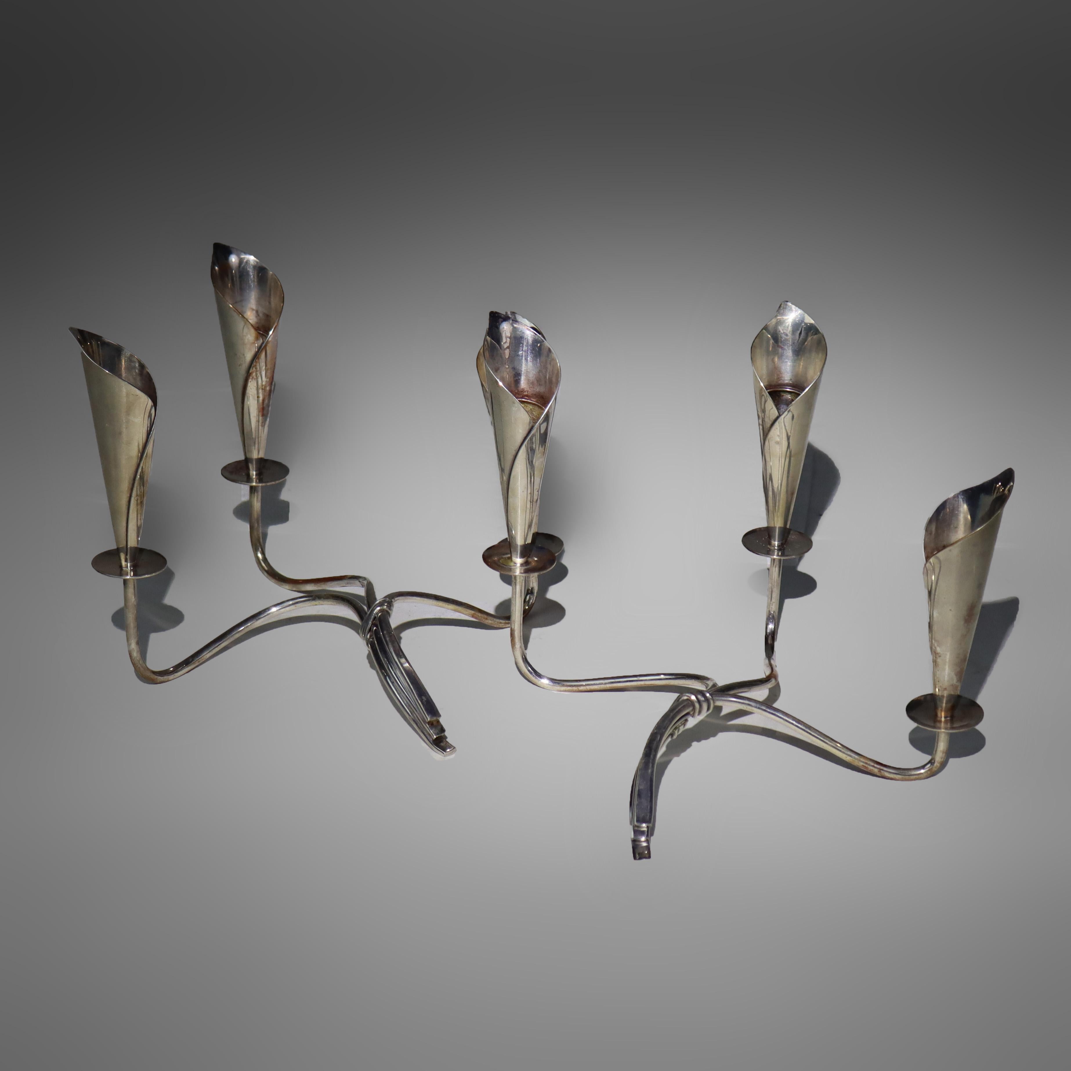 XX secolo Coppia di candelabri moderni danesi in argento a forma di giglio, Danimarca, C1950 in vendita