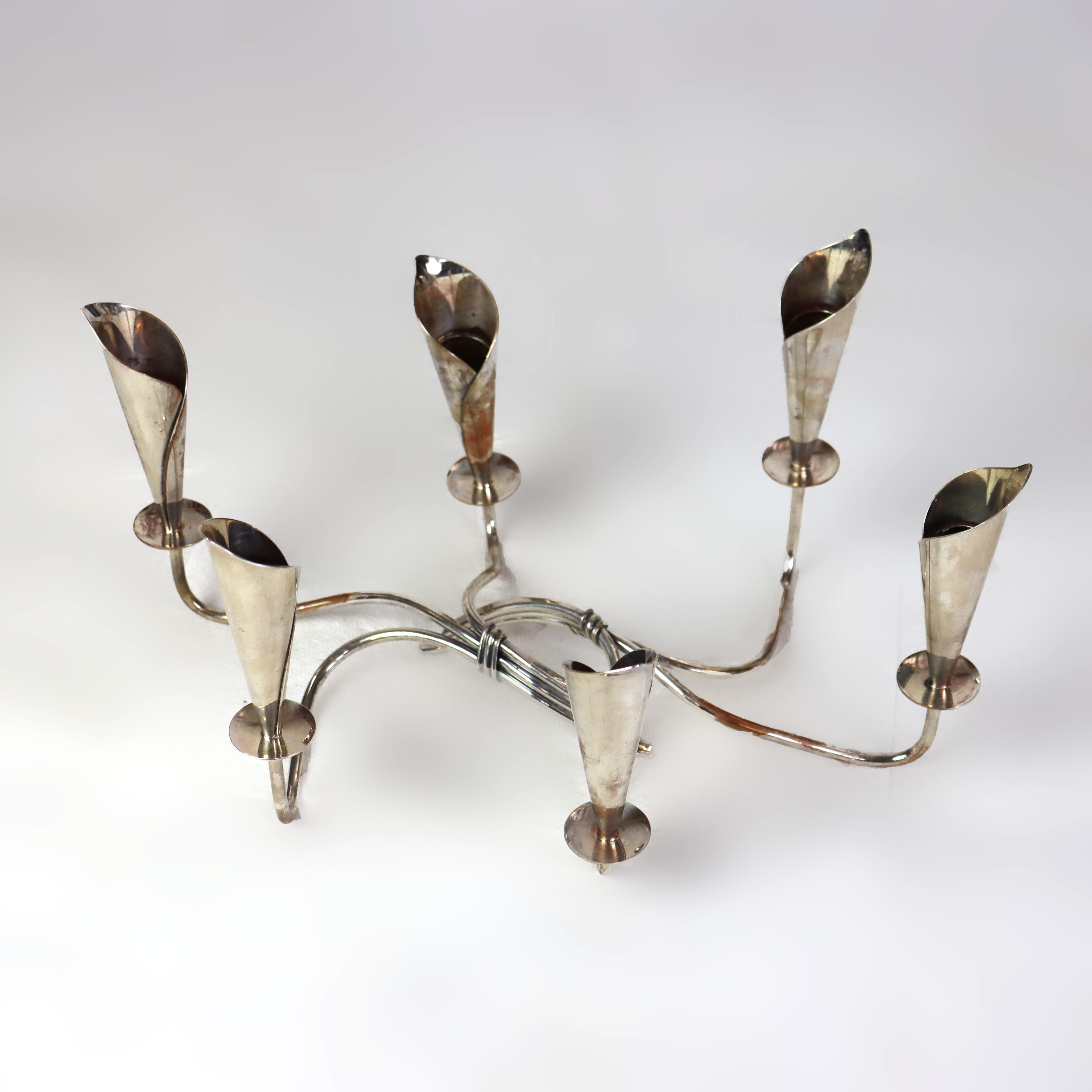 Coppia di candelabri moderni danesi in argento a forma di giglio, Danimarca, C1950 in vendita 1