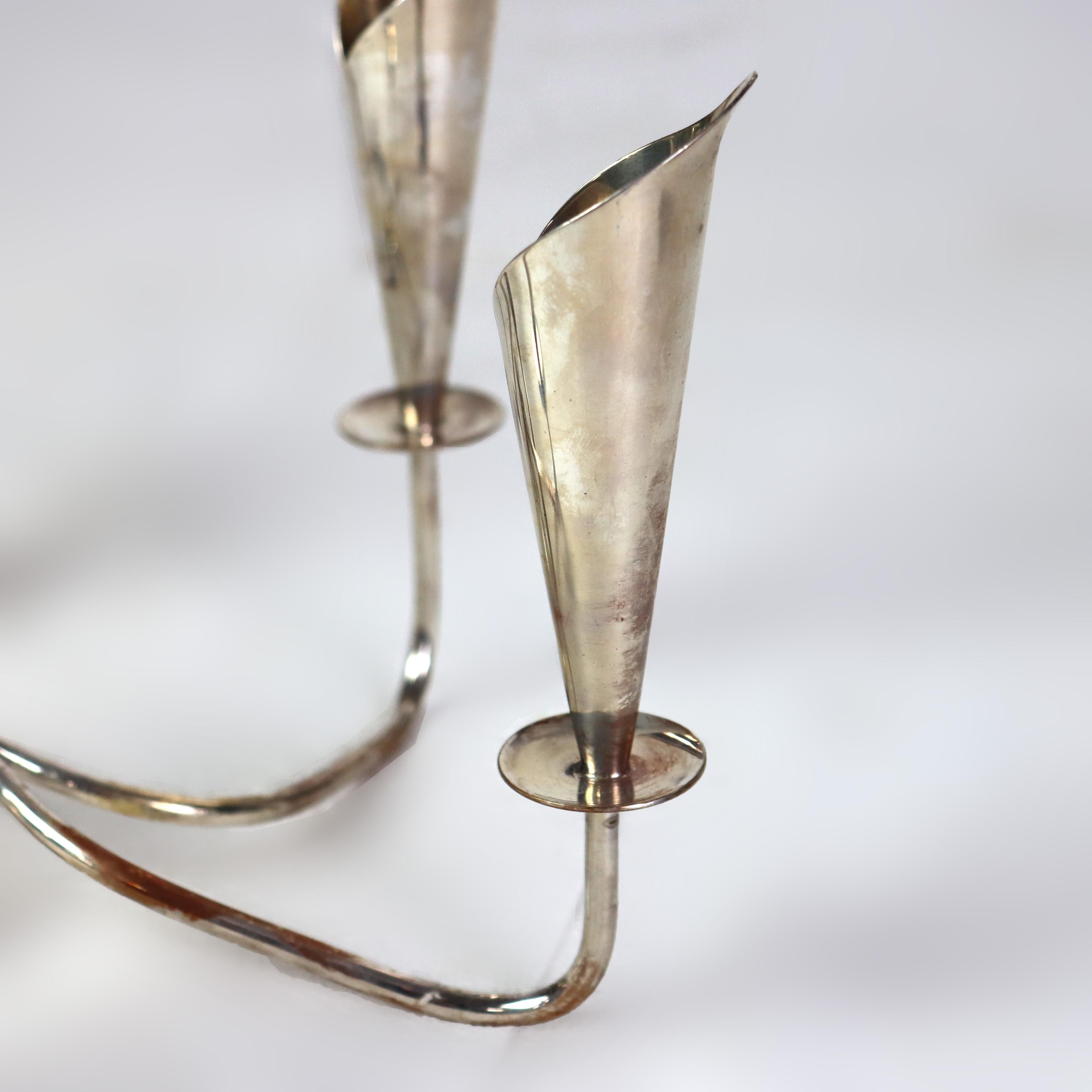 Coppia di candelabri moderni danesi in argento a forma di giglio, Danimarca, C1950 in vendita 2