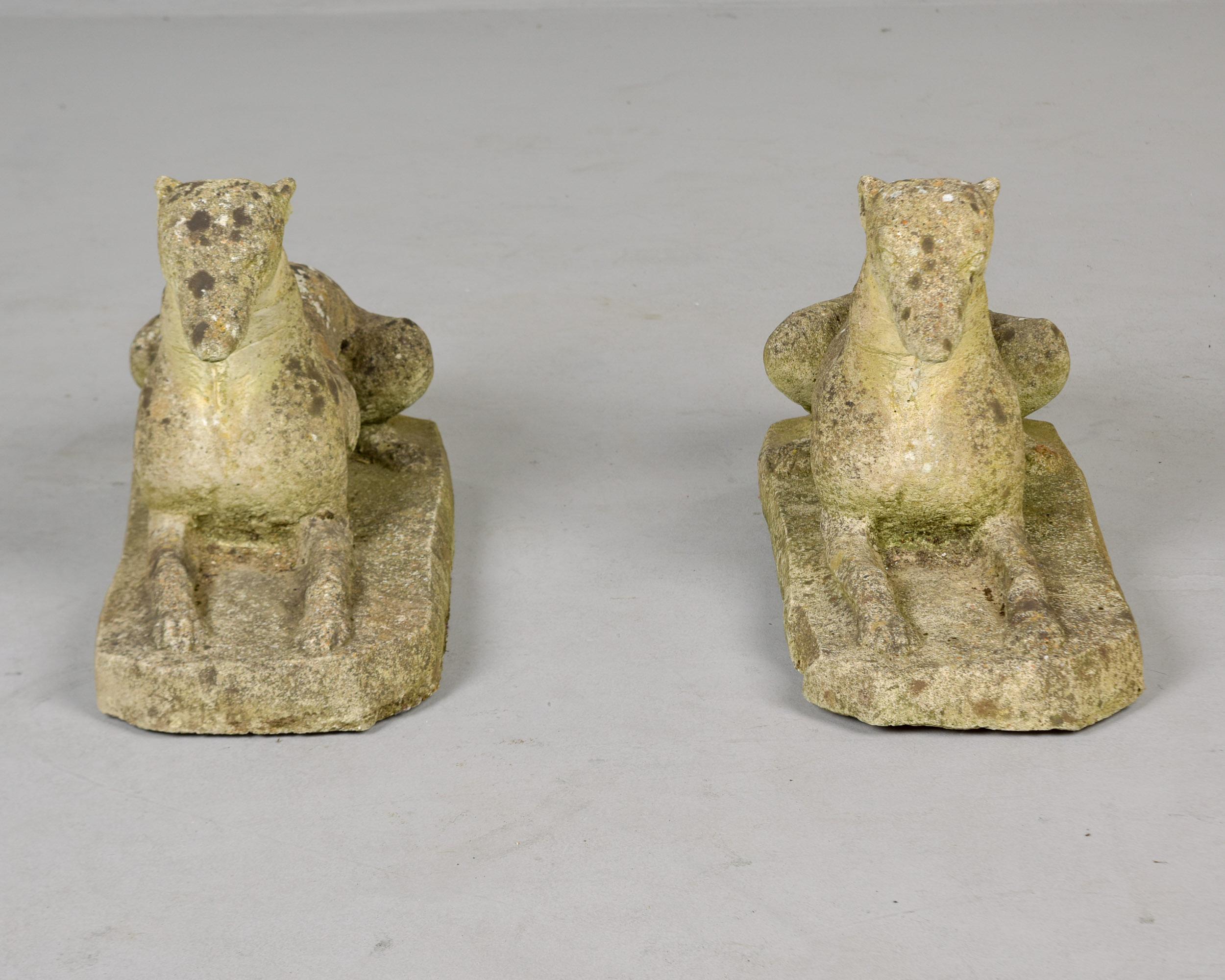 Pair Vintage English Cast Stone Dog Garden Statues (Statues de chien de jardin en pierre moulée) en vente 6