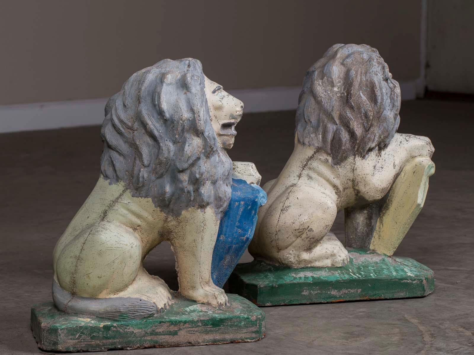 Pair of Vintage English French Garden Ornament Cast Stone Lions, circa 1930 In Good Condition For Sale In Houston, TX