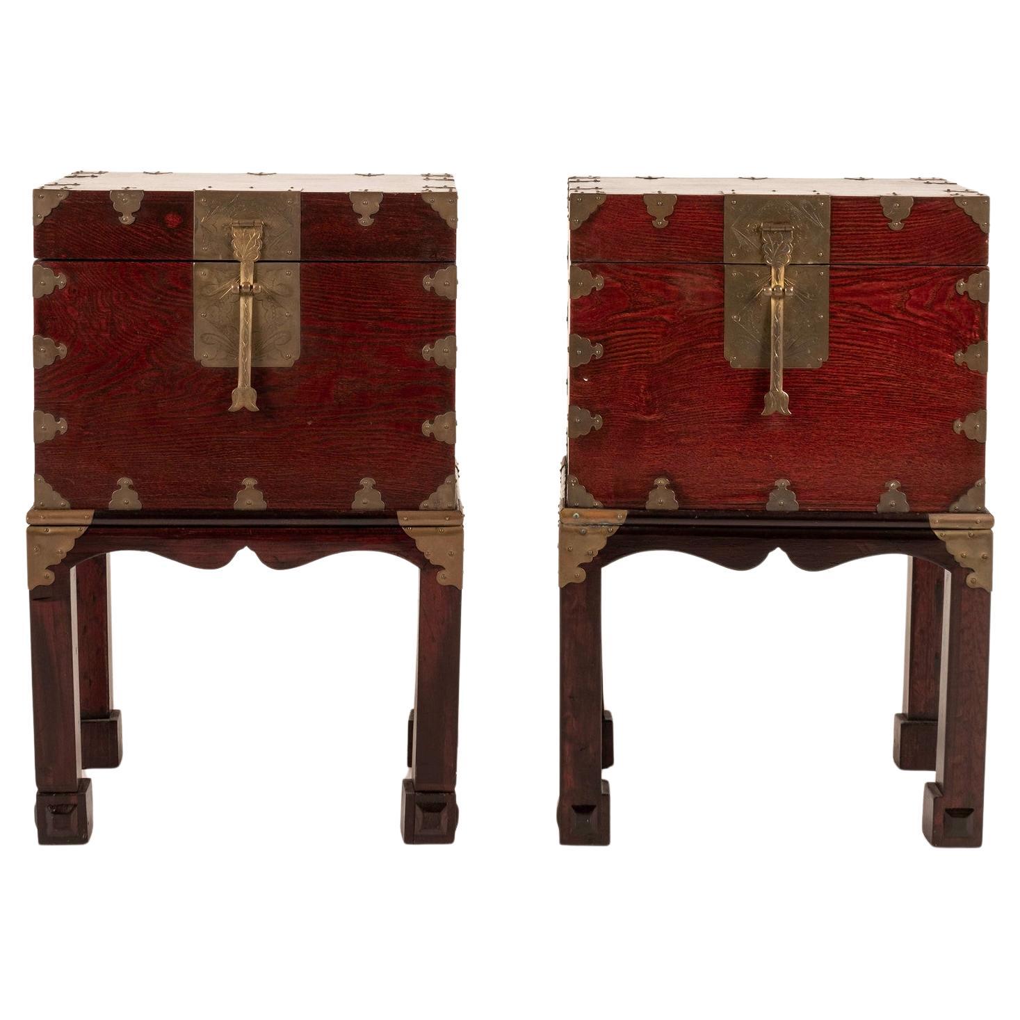 Paar Vintage Ethan Allen asiatischen Seite Brust Ende Tische im Angebot