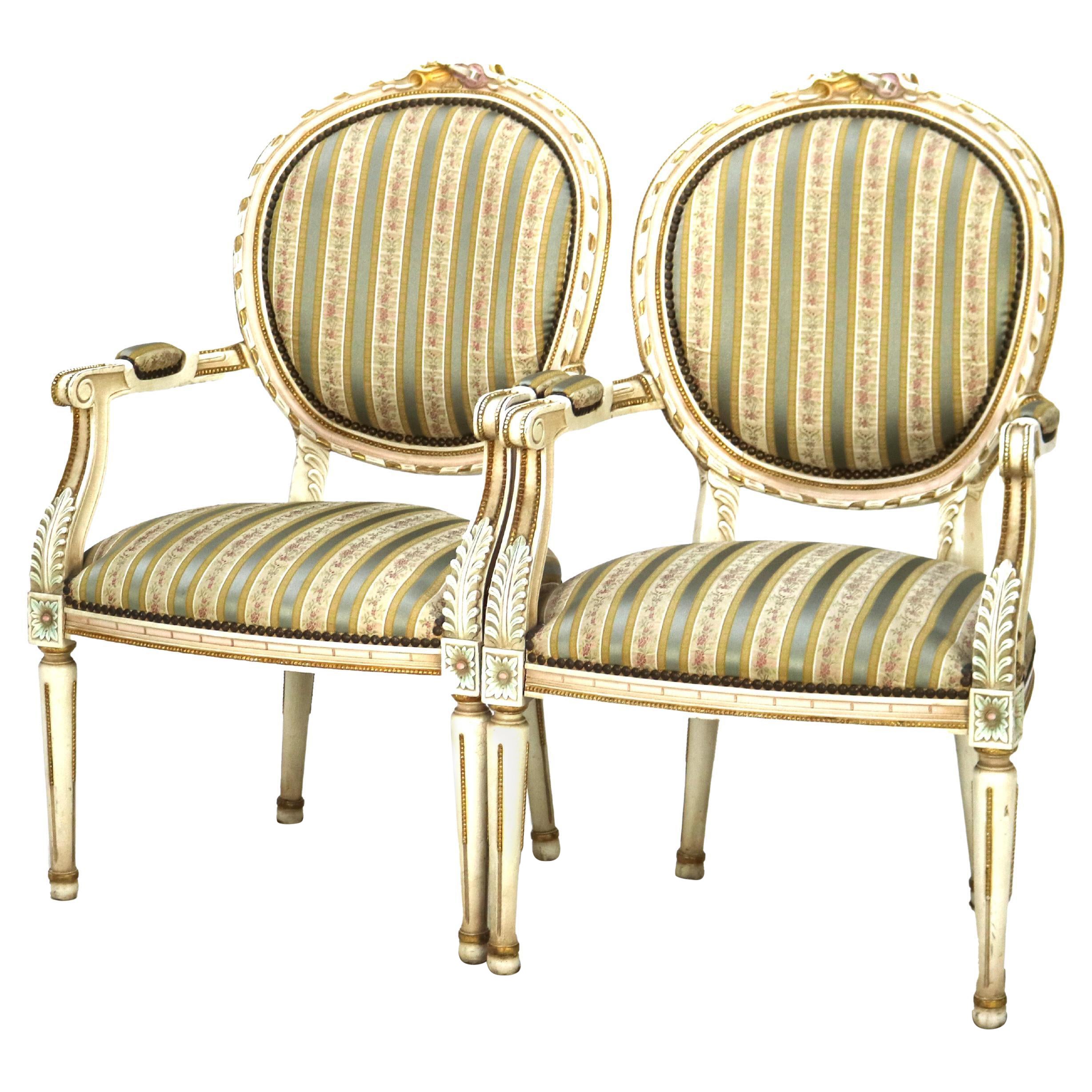 Paire de fauteuils français de style Louis XVI polychromés et rembourrés vers 1940 en vente