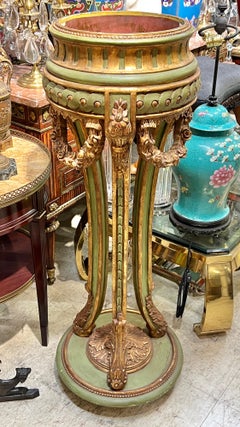 Pareja de jardineras vintage doradas y policromadas de estilo neoclásico grecorromano